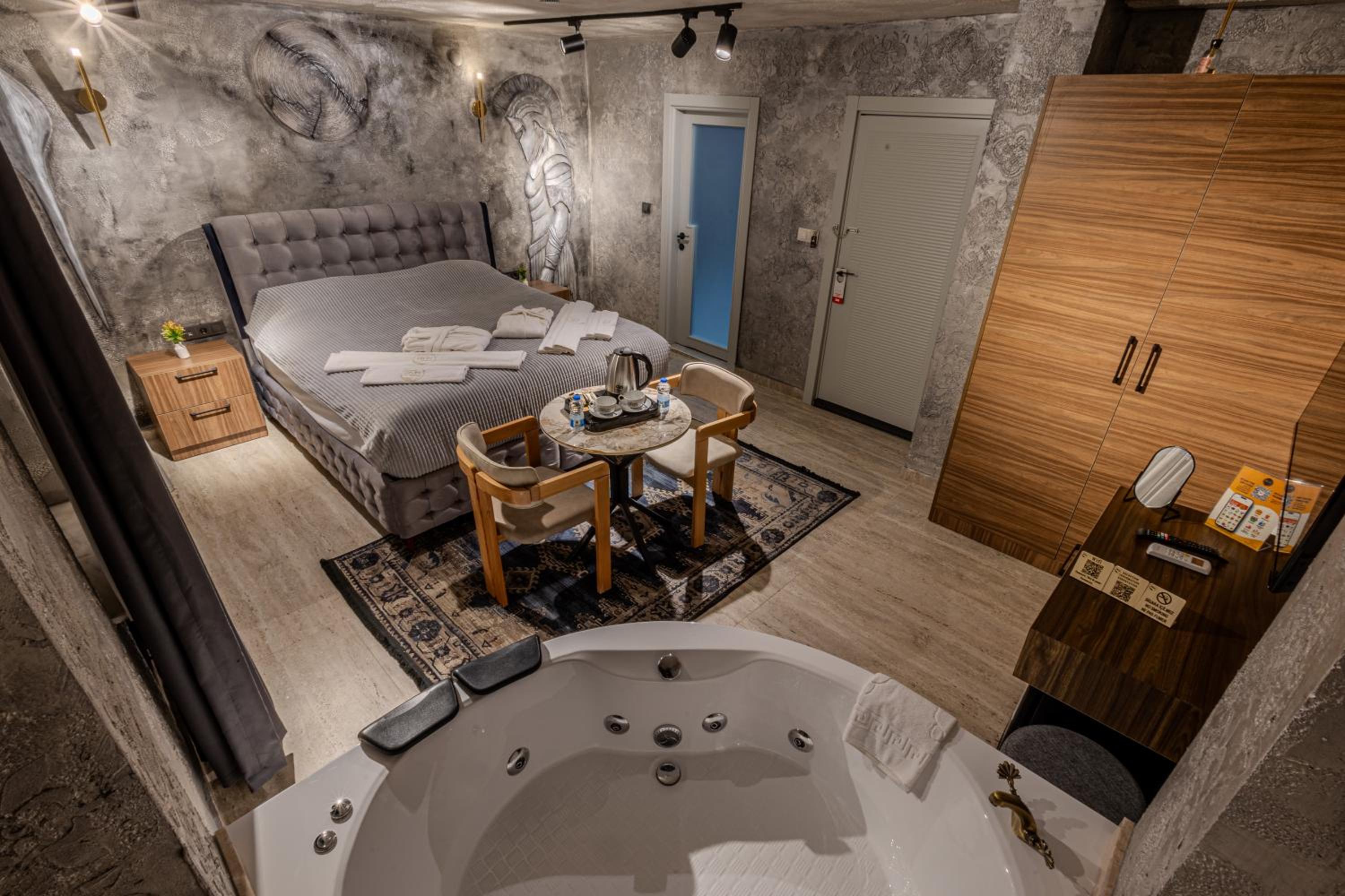 Queen Room with Spa Bath photo 1