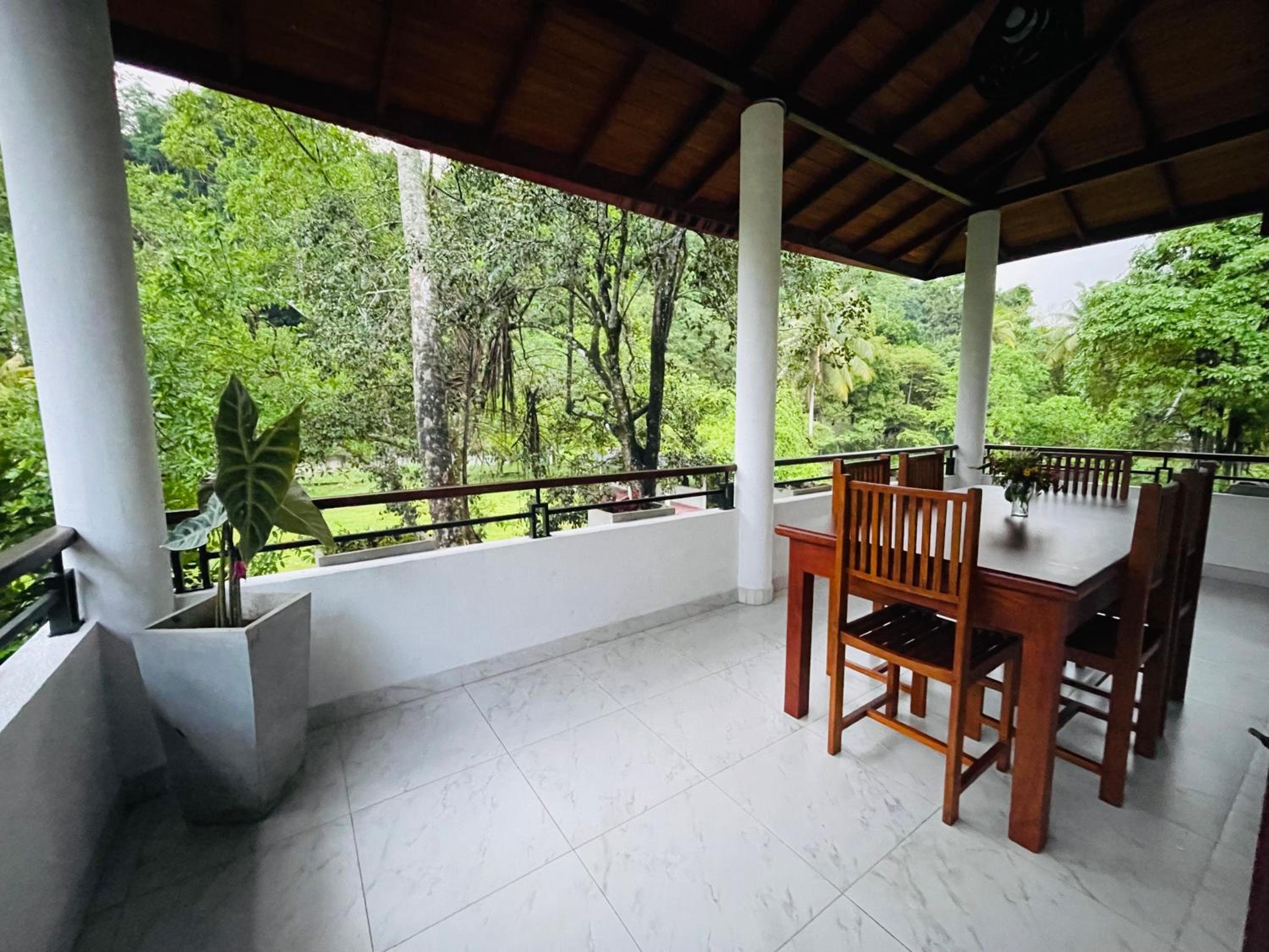 Deluxe Double Room with Balcony photo 1