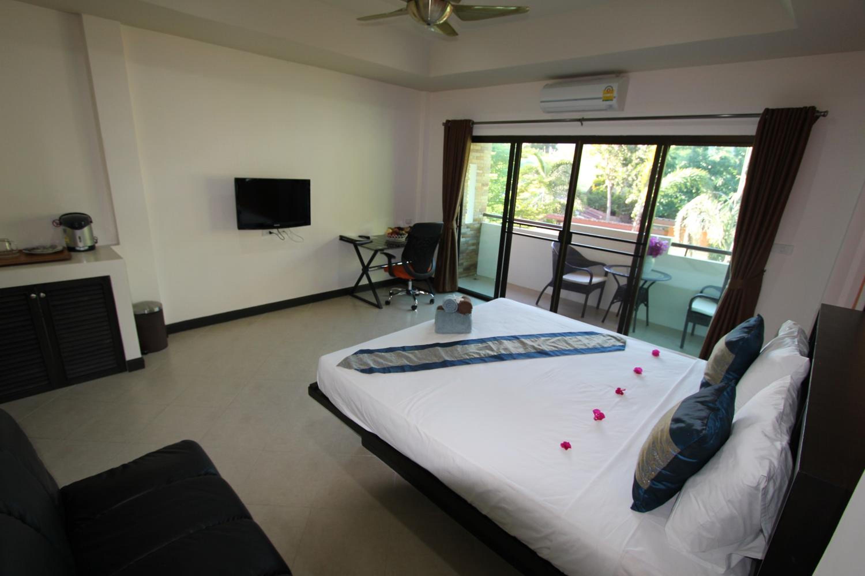 One-Bedroom Deluxe Apartment