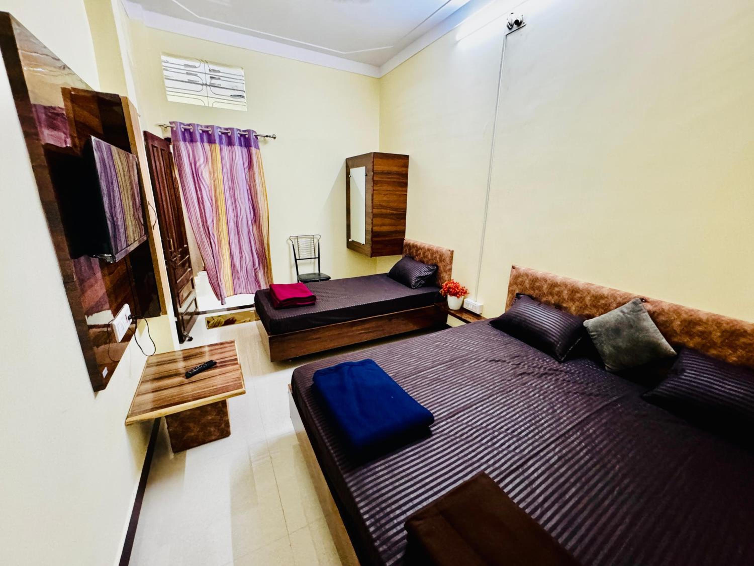 Deluxe Double Room (2 Adults + 1 Child) photo 1