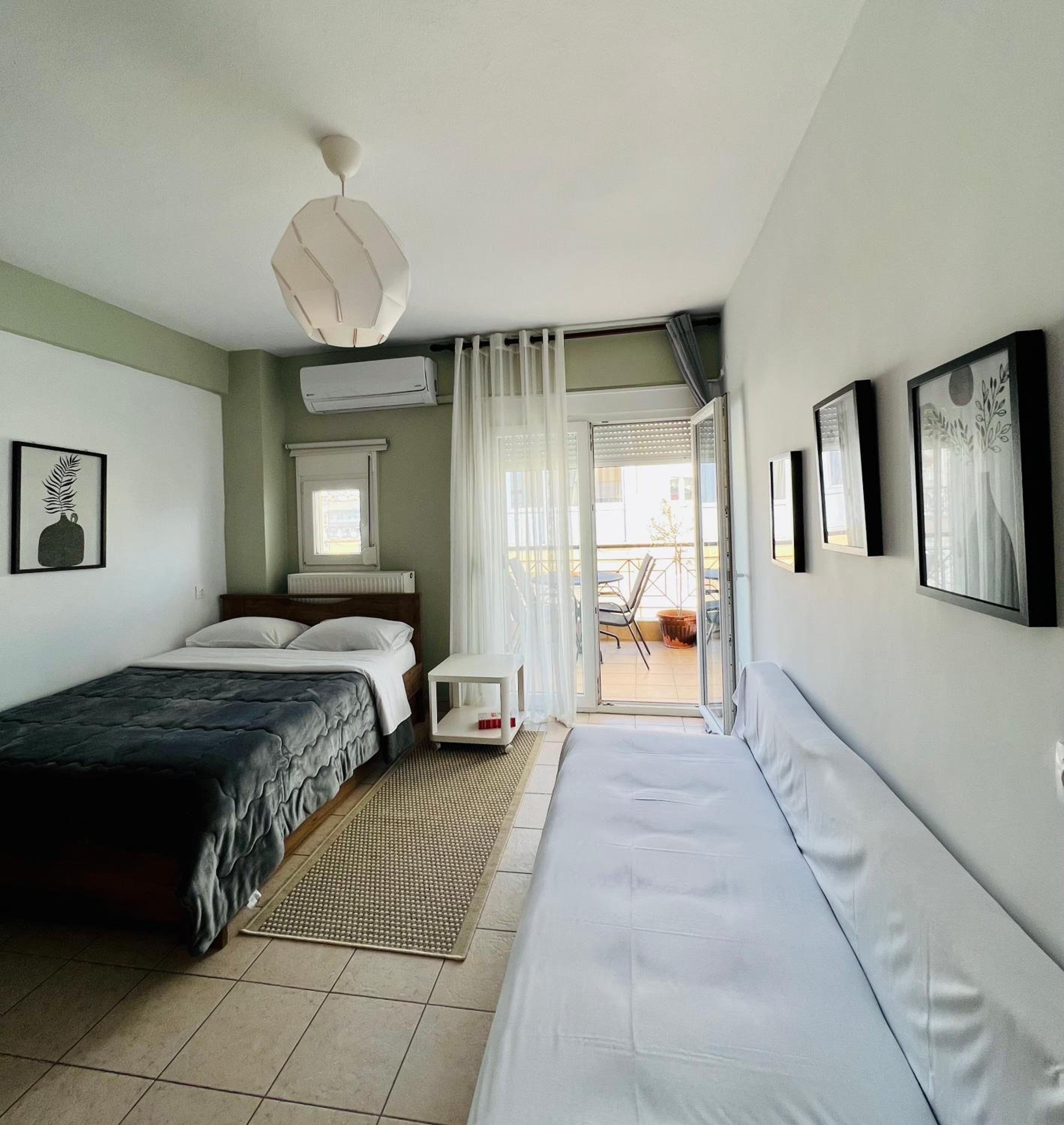 Studio with Balcony - Photo 12