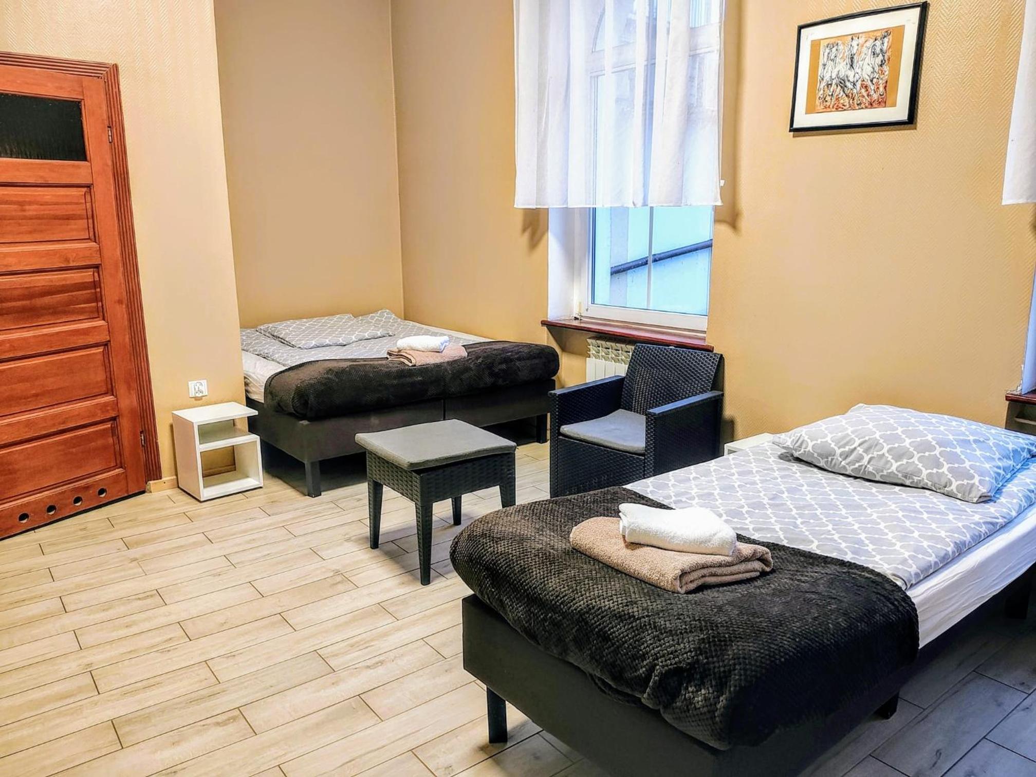 Quadruple Room with Bathroom - Photo 2