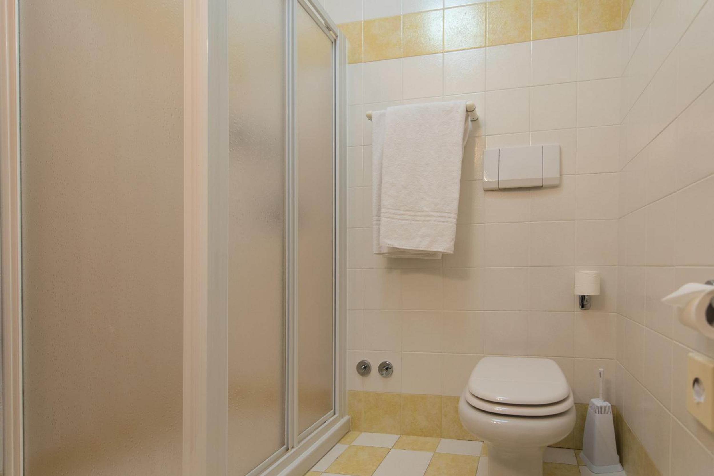 Double or Twin Room with Extra Bed photo 2