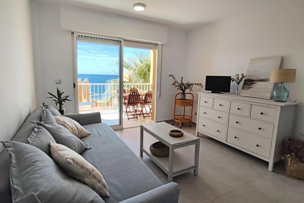 Two-Bedroom Apartment with Balcony and Sea View photo 2