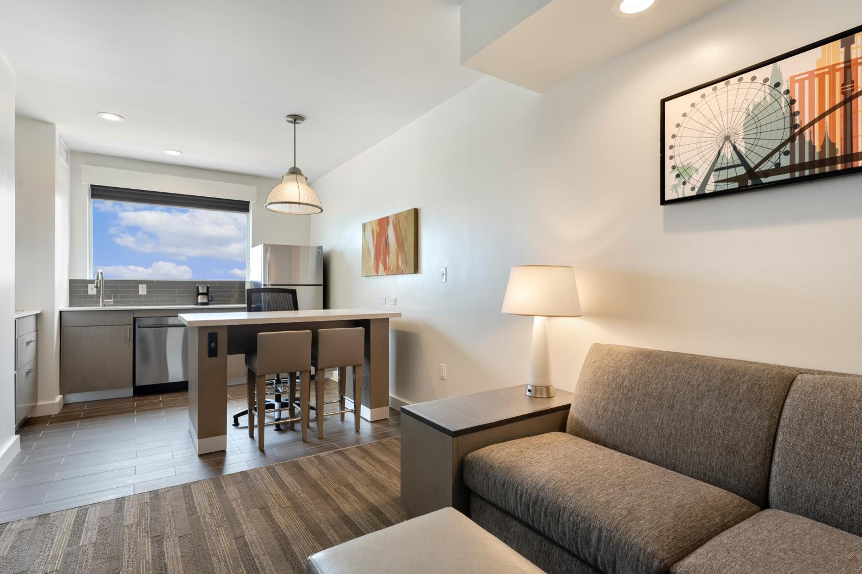 One-Bedroom Suite with Two Queen Beds with Kitchen, Tub and Sofa Bed - Disability Access thumbnail 5