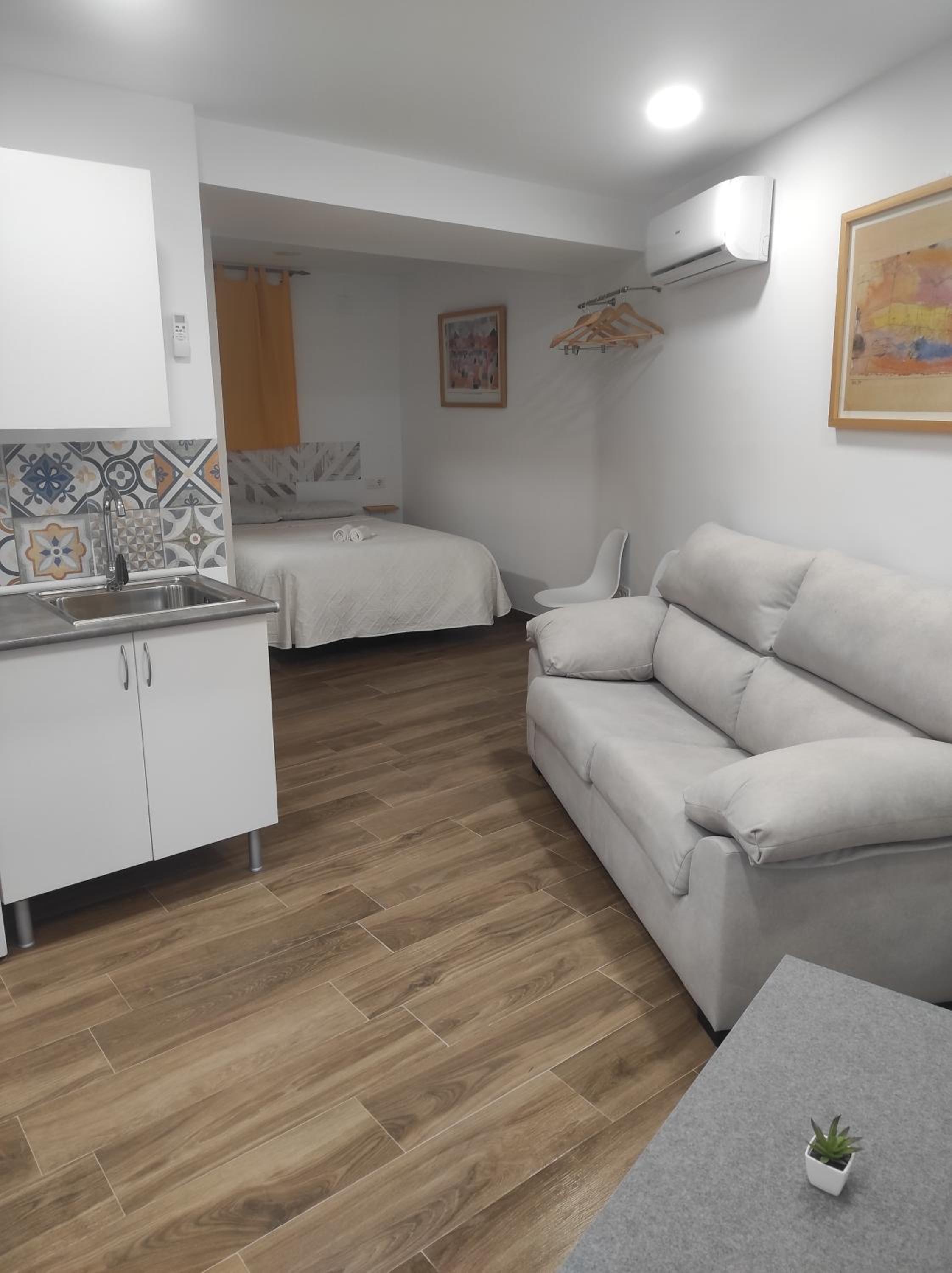 Estudio con sofá cama