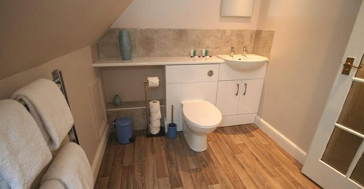 Double Room with Private Bathroom - Photo 8