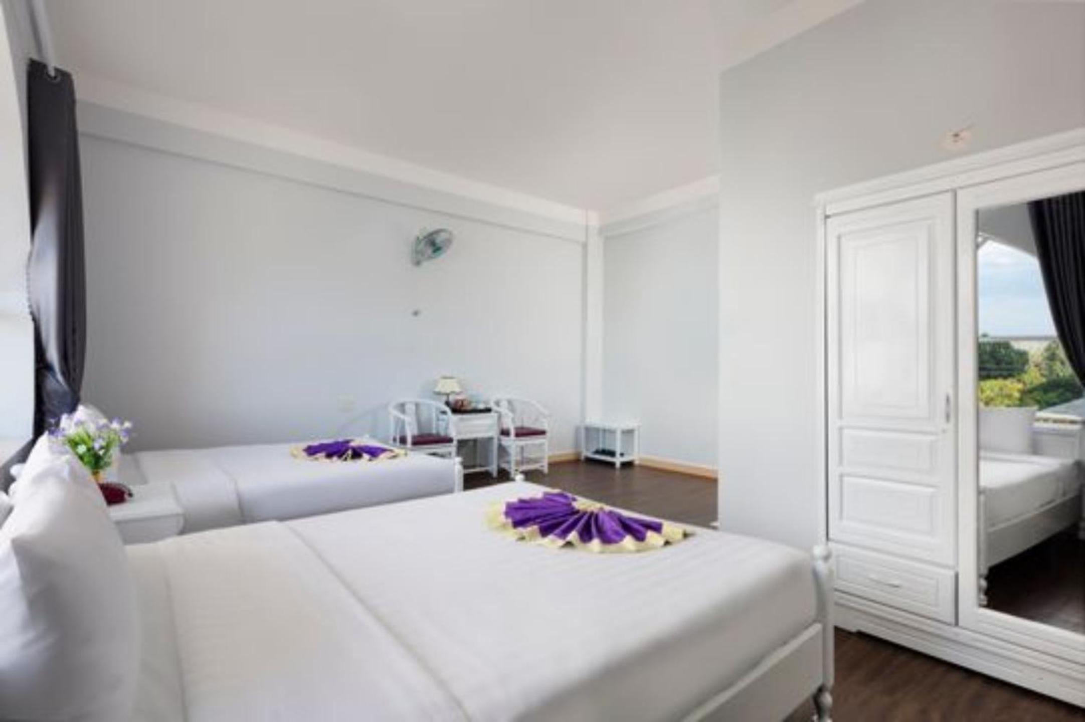 Deluxe Family Room - Photo 8