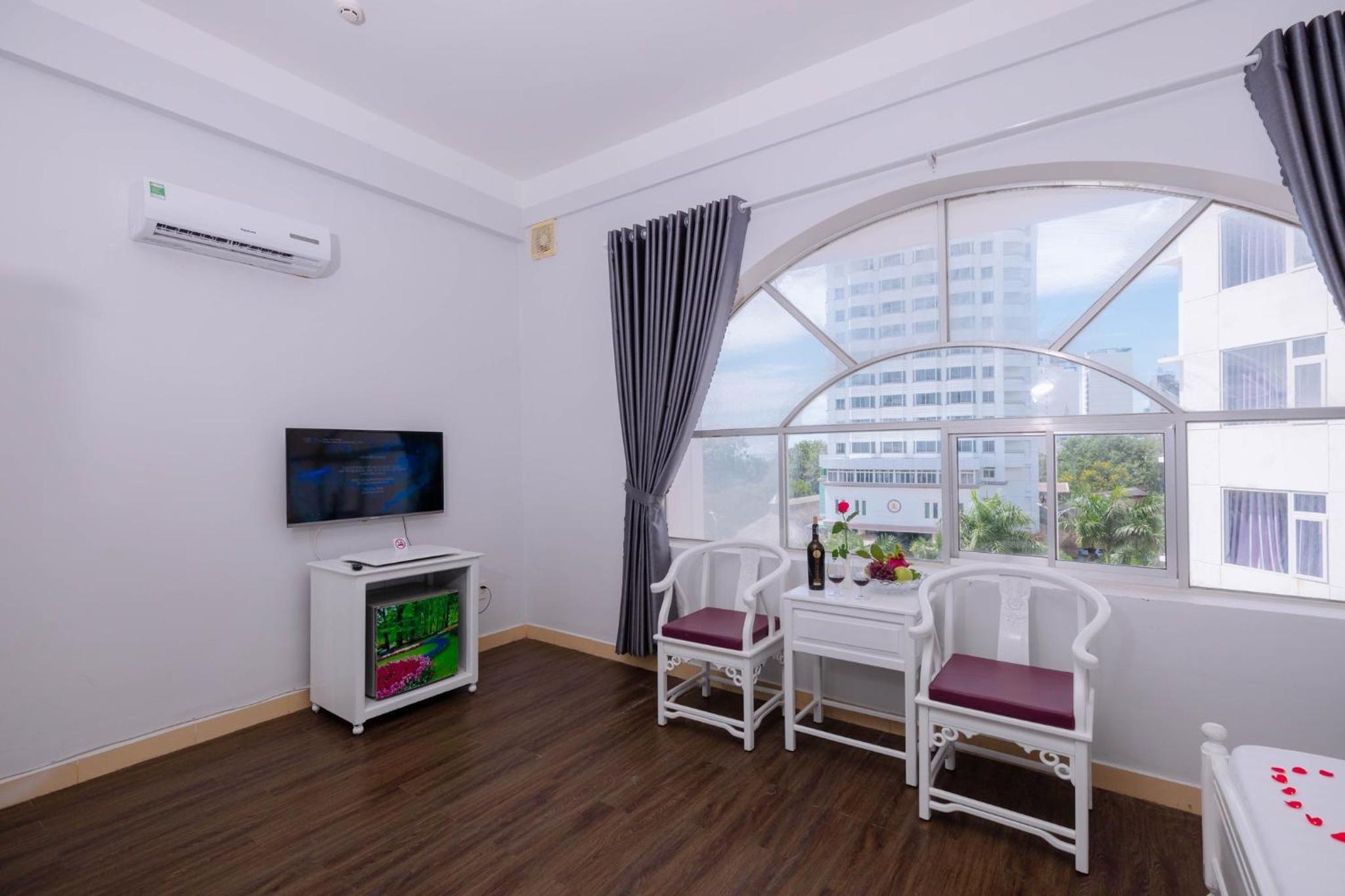 Deluxe Family Room - Photo 12