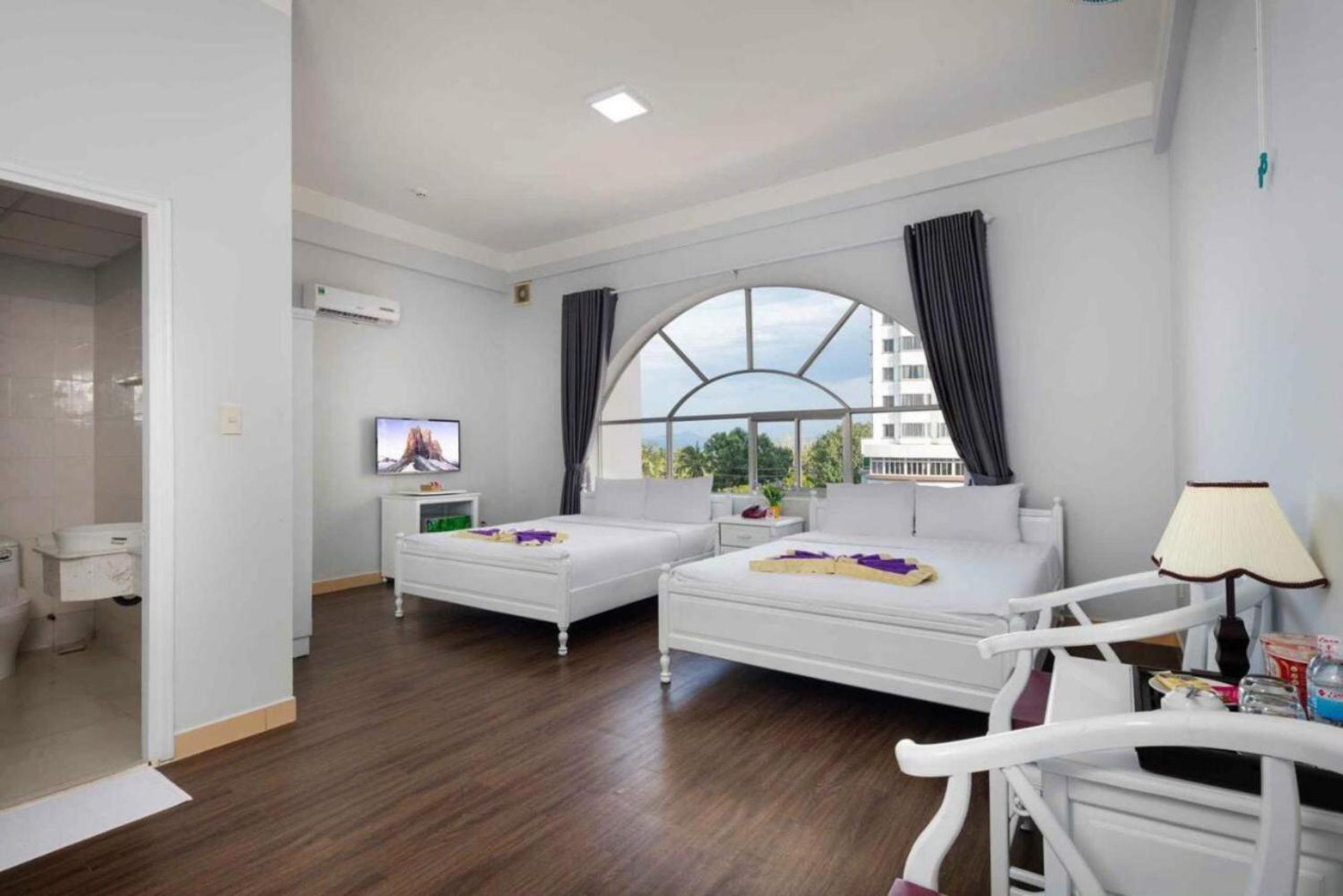 Deluxe Family Room - Photo 10