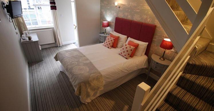 Double Room with Private Bathroom - Photo 2