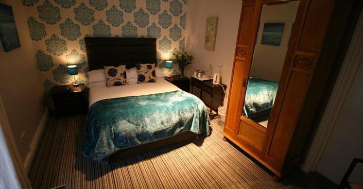 Double Room with Private Bathroom - Photo 3