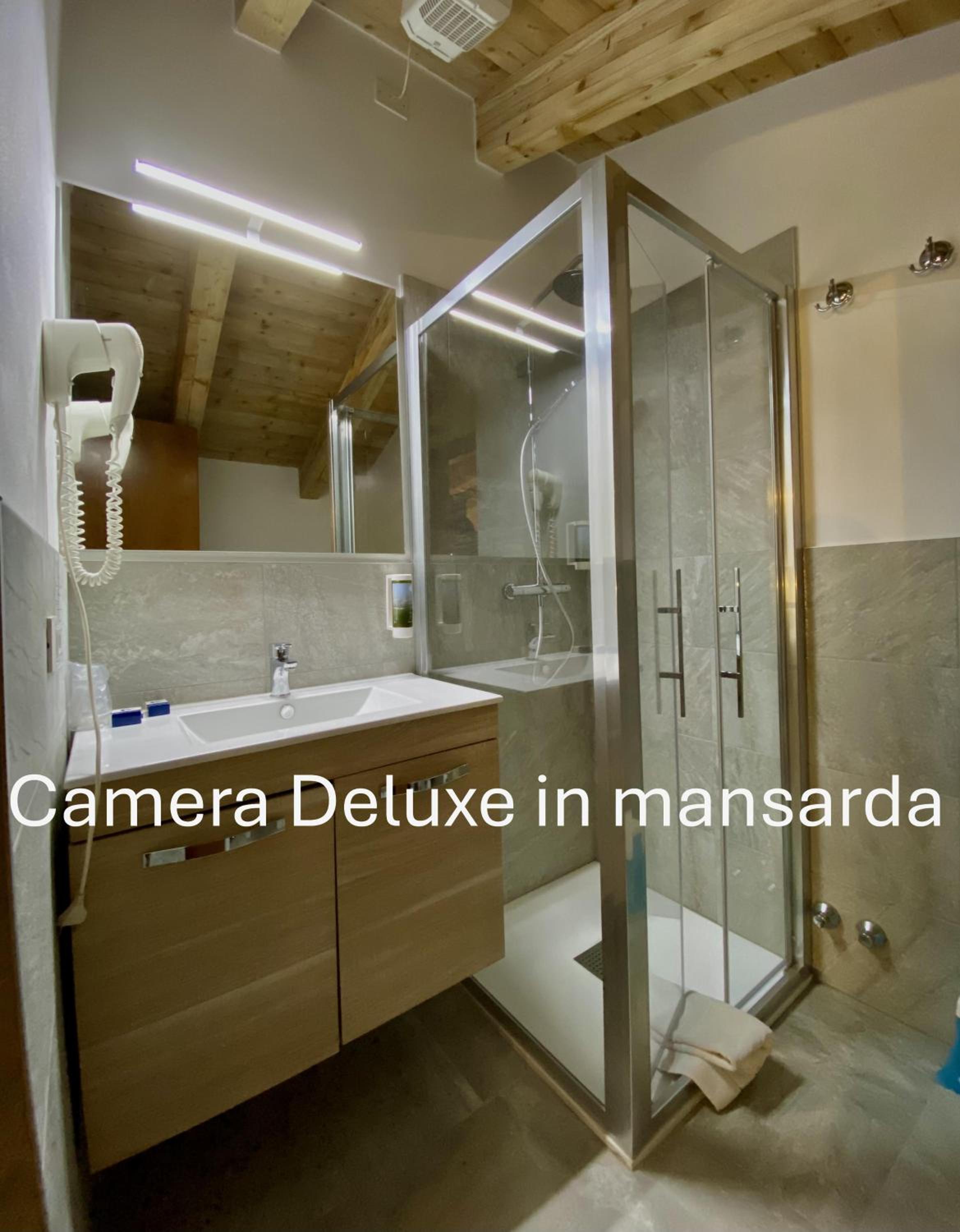 Standard Double or Twin Room - Photo 16