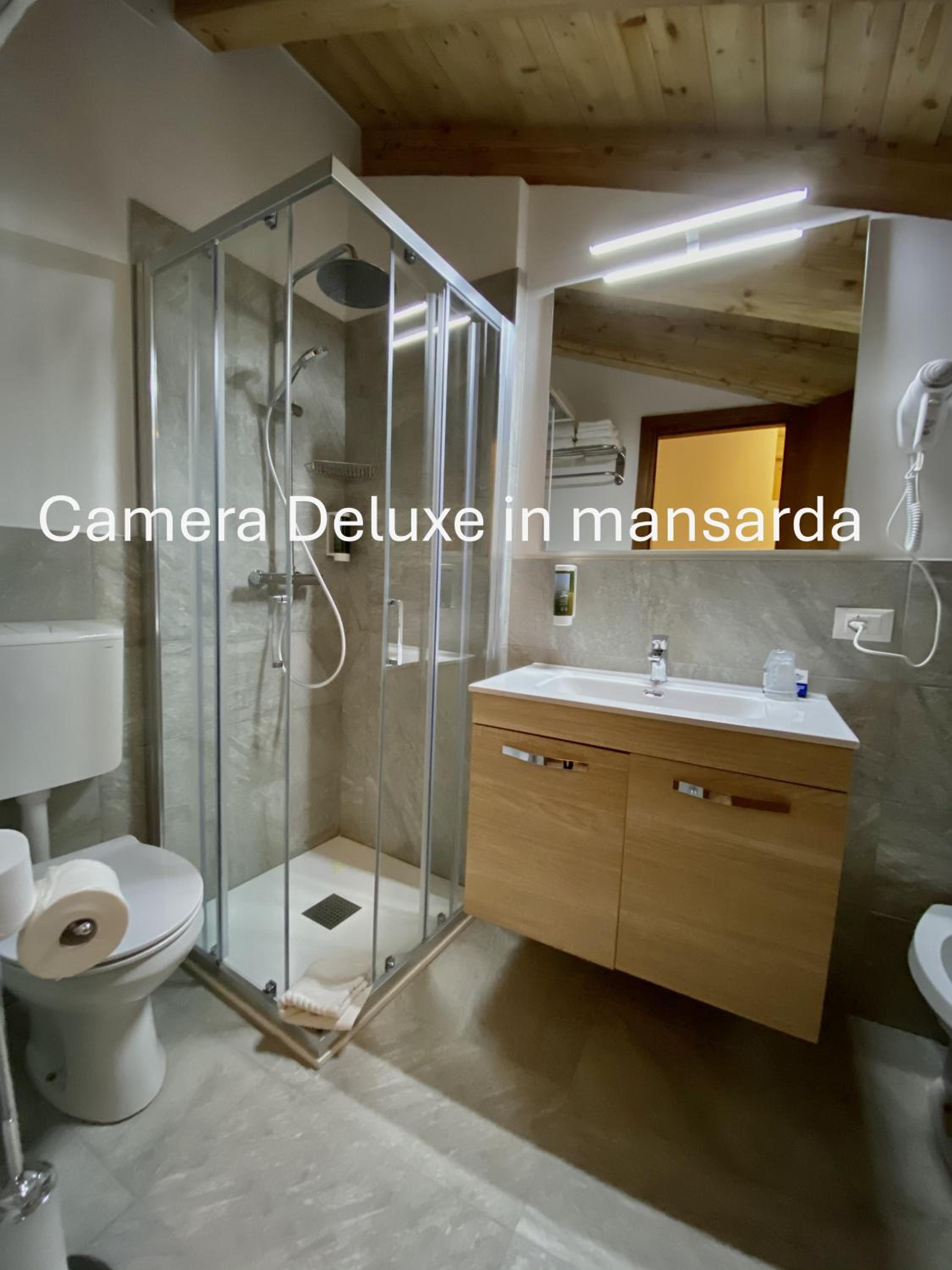 Standard Double or Twin Room - Photo 10