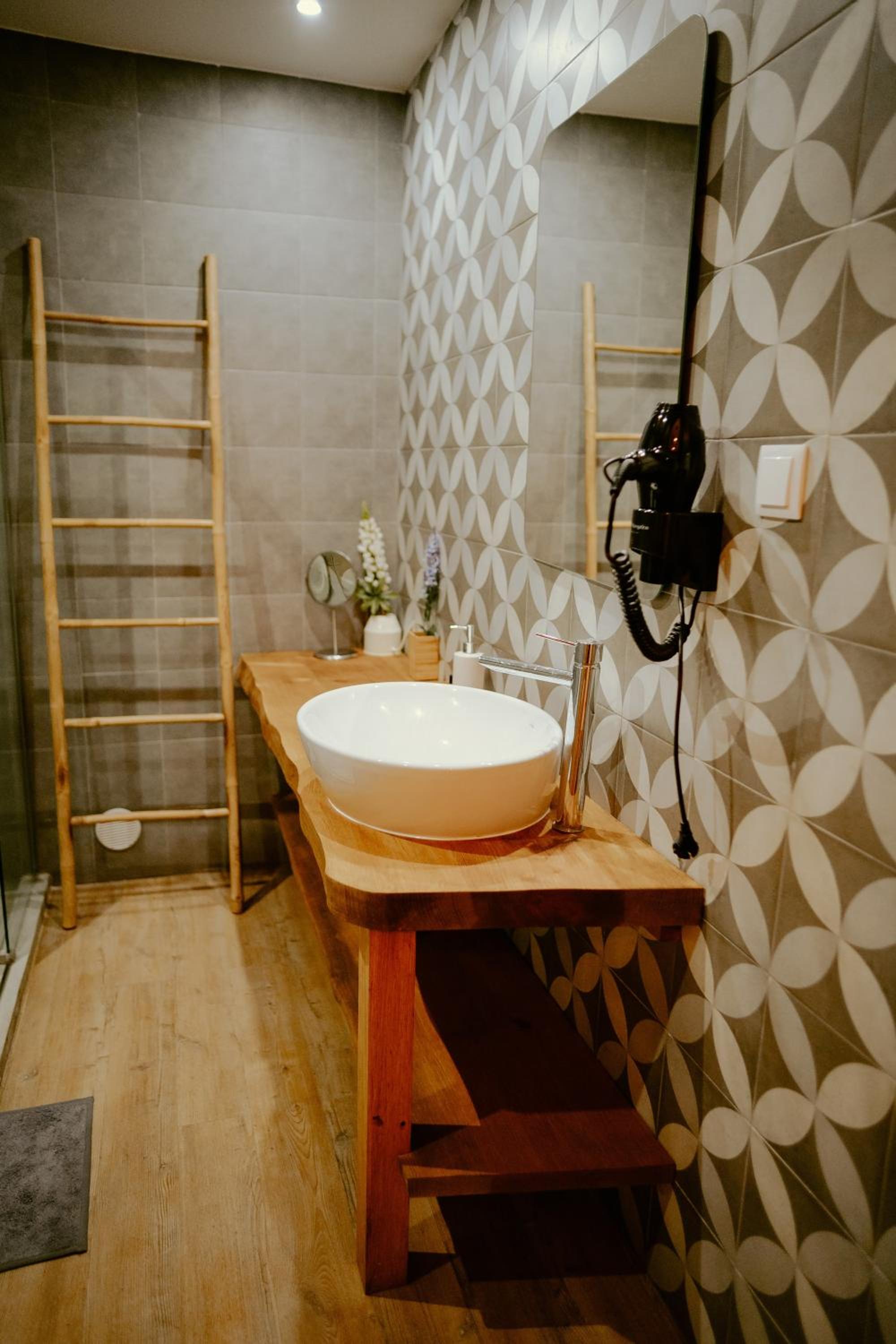 Deluxe Double Room (2 Adults + 1 Child) photo 2