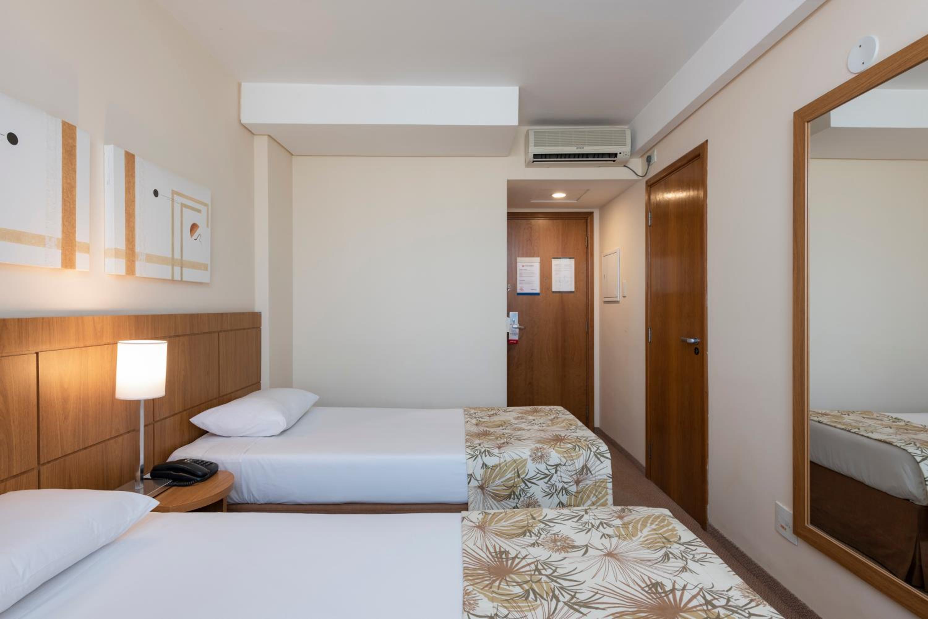 Standard Twin Room - Photo 2