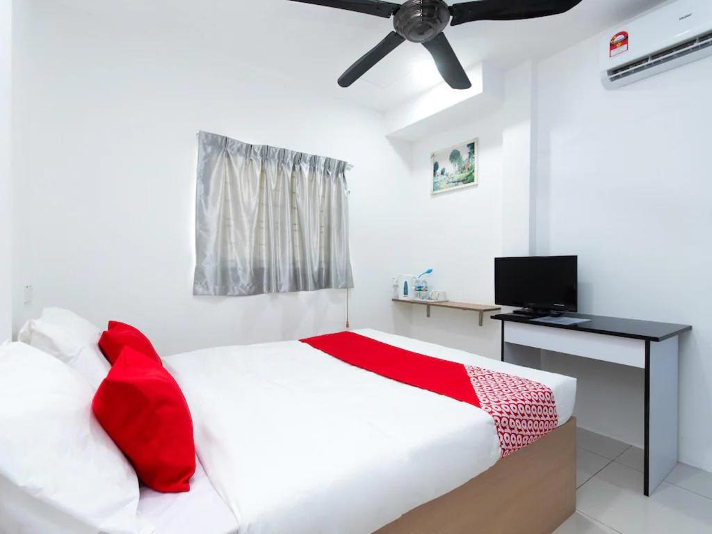 Standard Queen Room