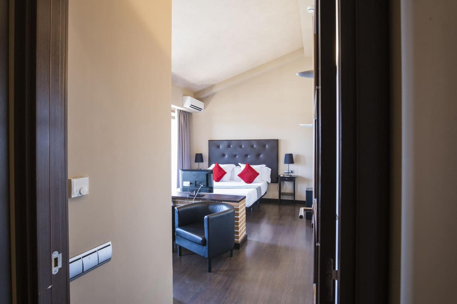 Standard Double Room photo 3