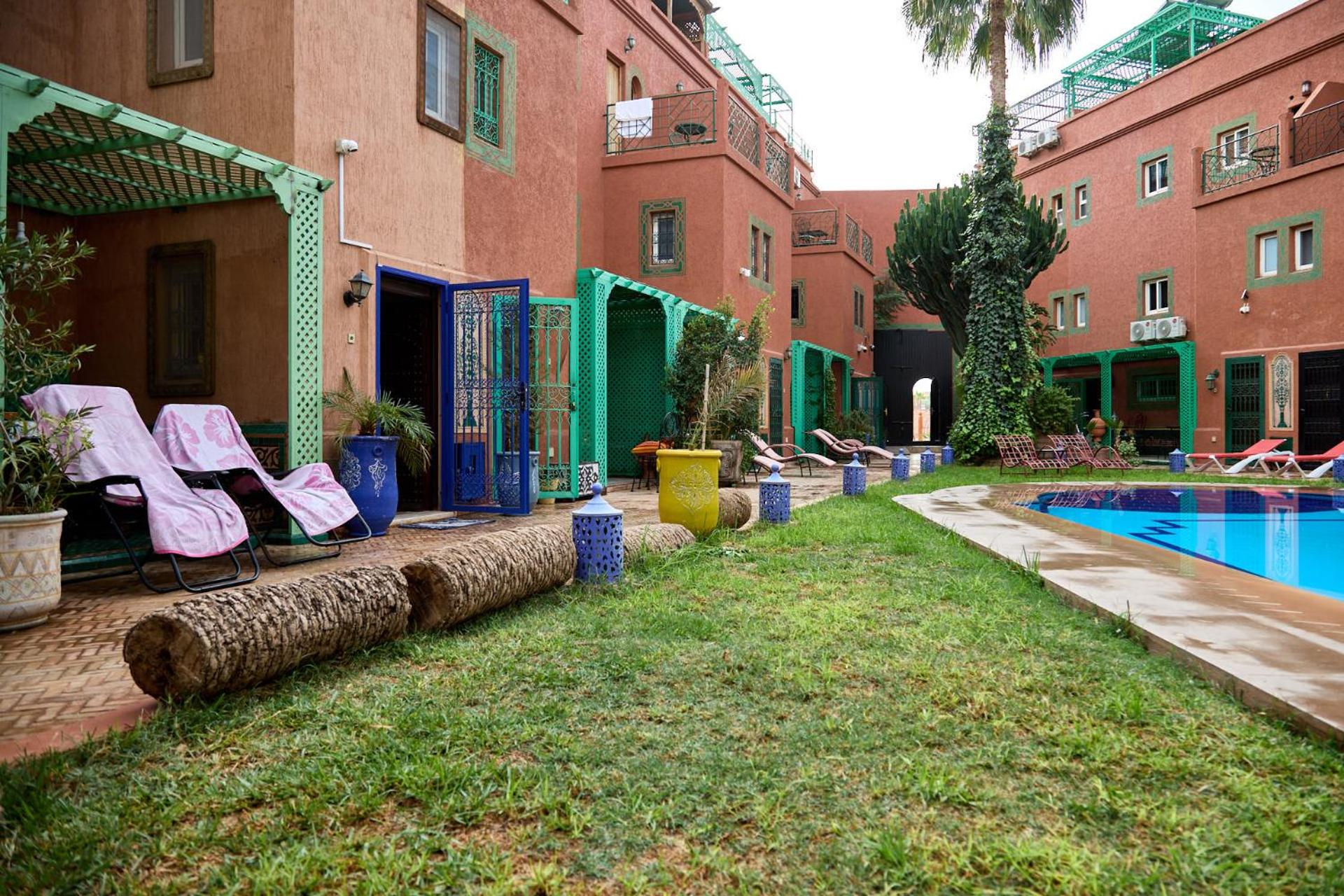 Three-Bedroom House - Photo 3