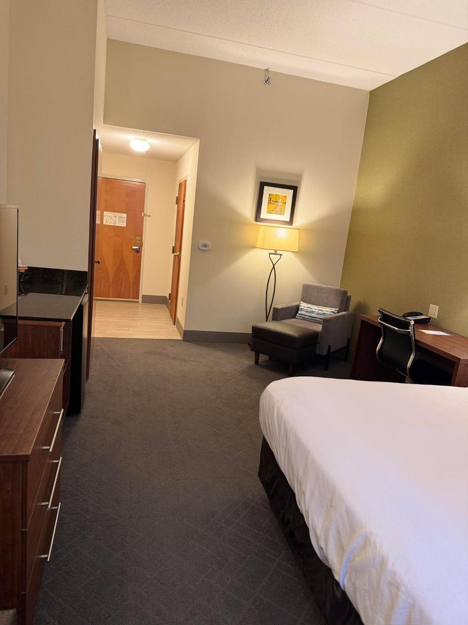 King Room - Accessible/Non-Smoking photo 2