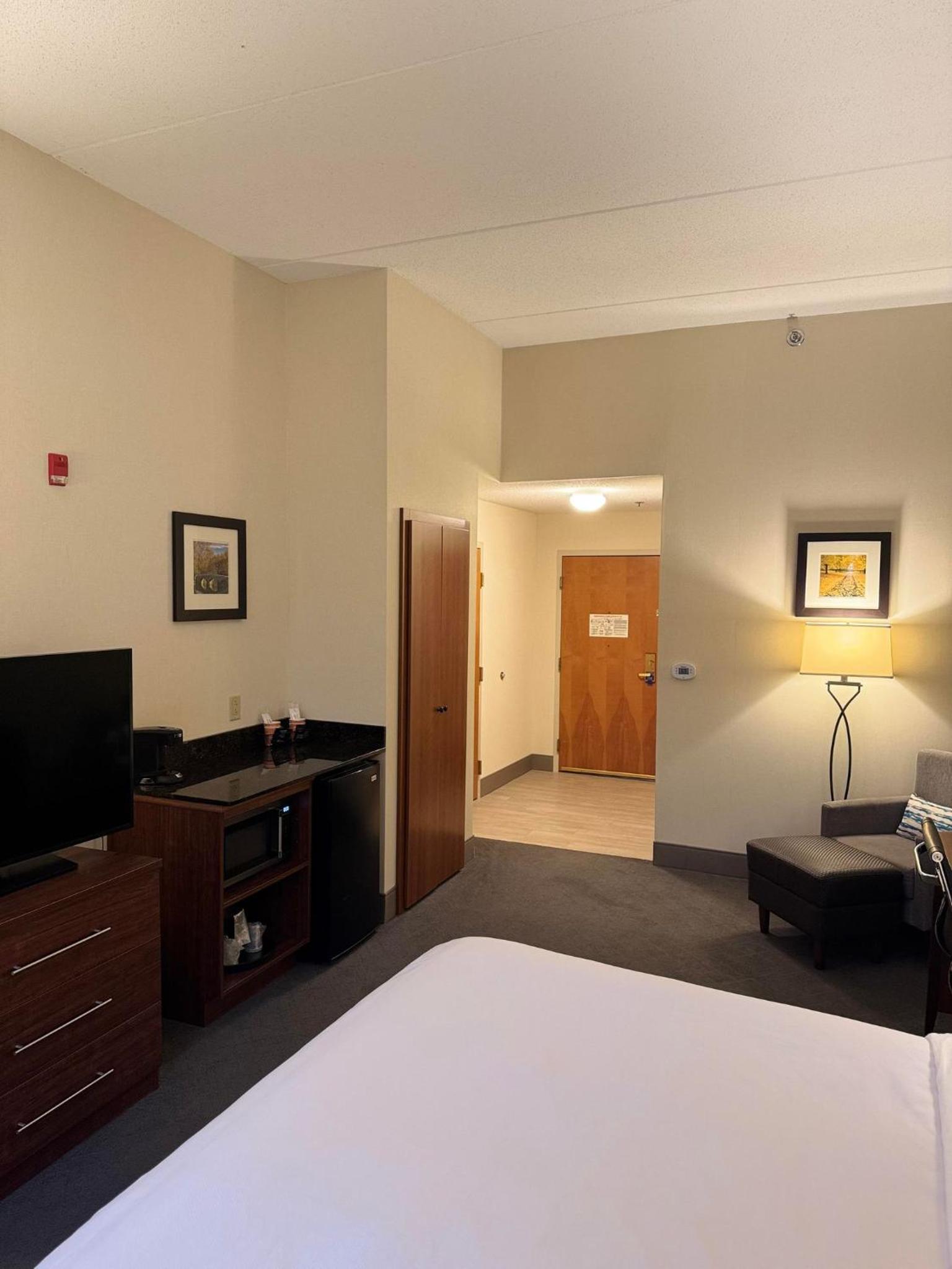 King Room - Accessible/Non-Smoking - Photo 2