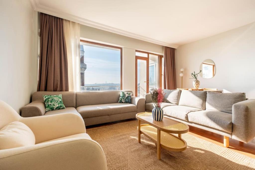 Three-Bedroom Apartment with Sea View photo 1