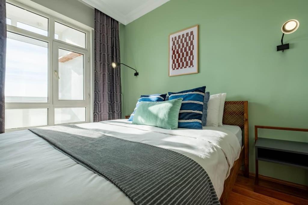 Three-Bedroom Apartment with Sea View photo 3
