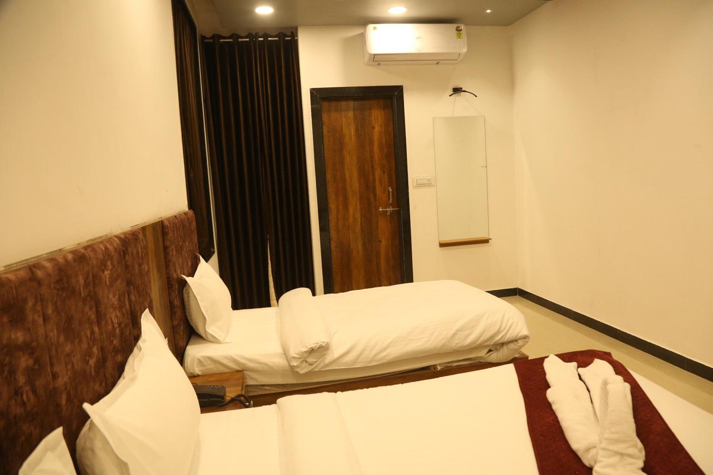 Deluxe Room - Photo 3