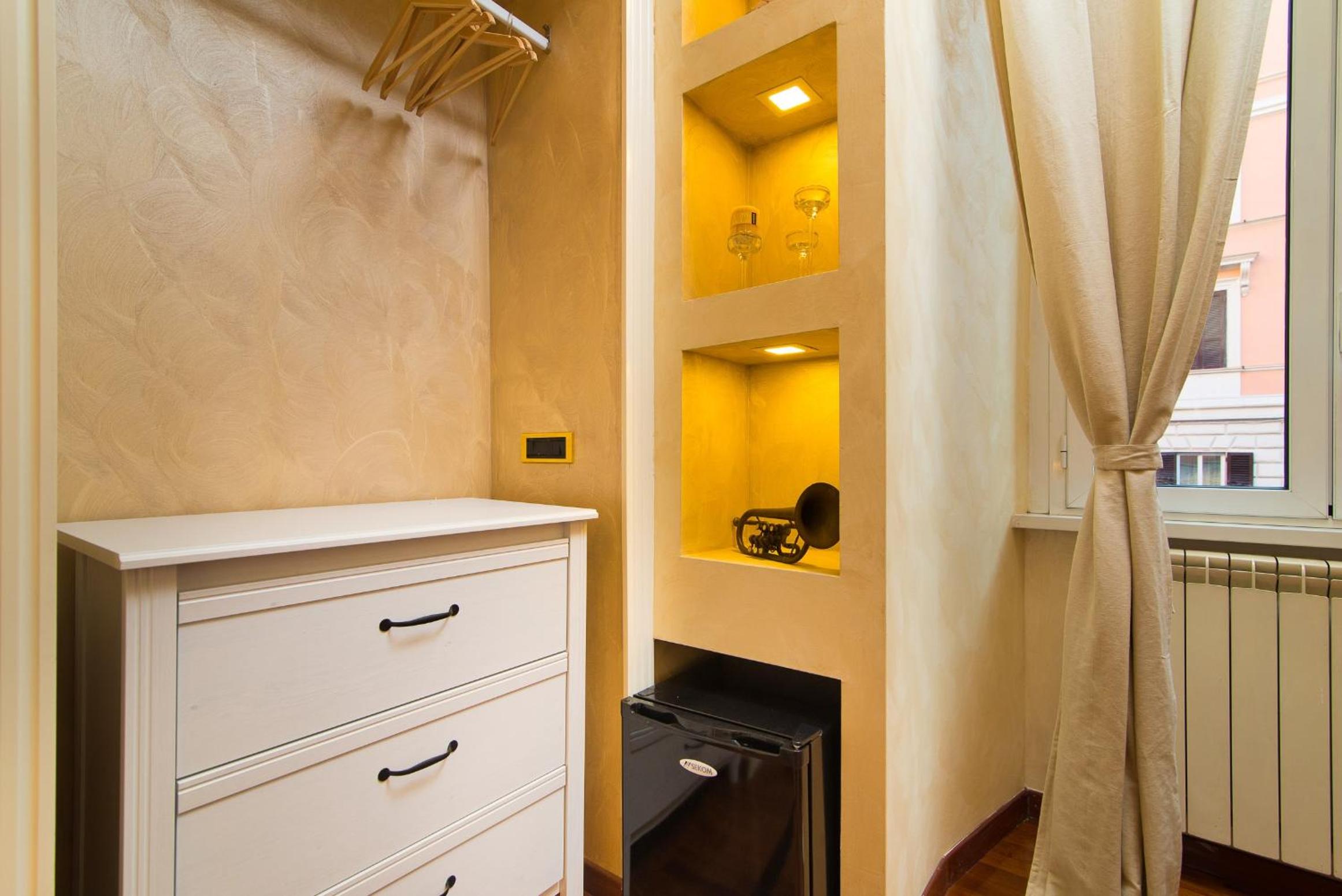 Double Room with Private External Bathroom photo 2