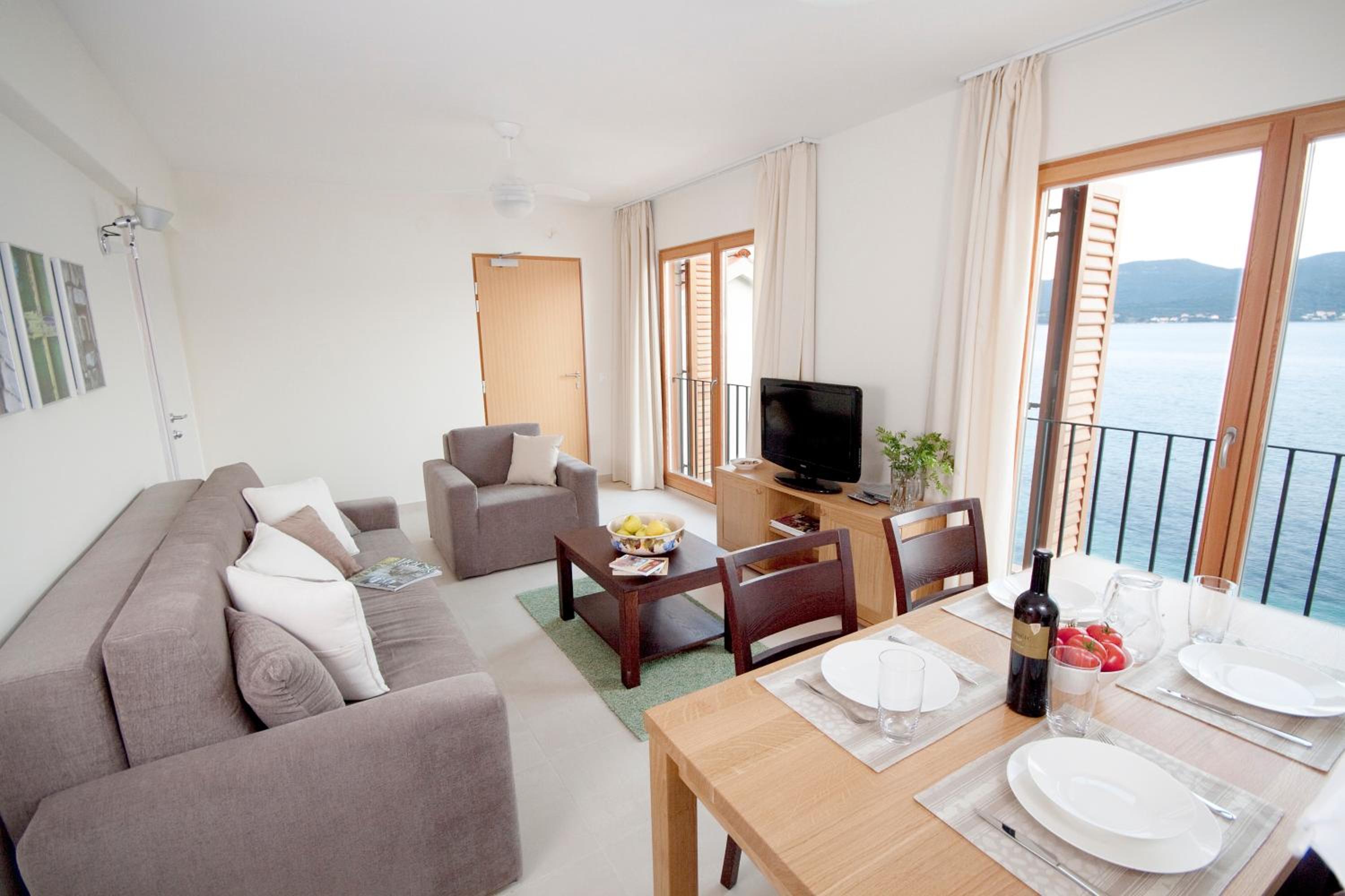 Two-Bedroom Apartment (5 Adults) photo 1