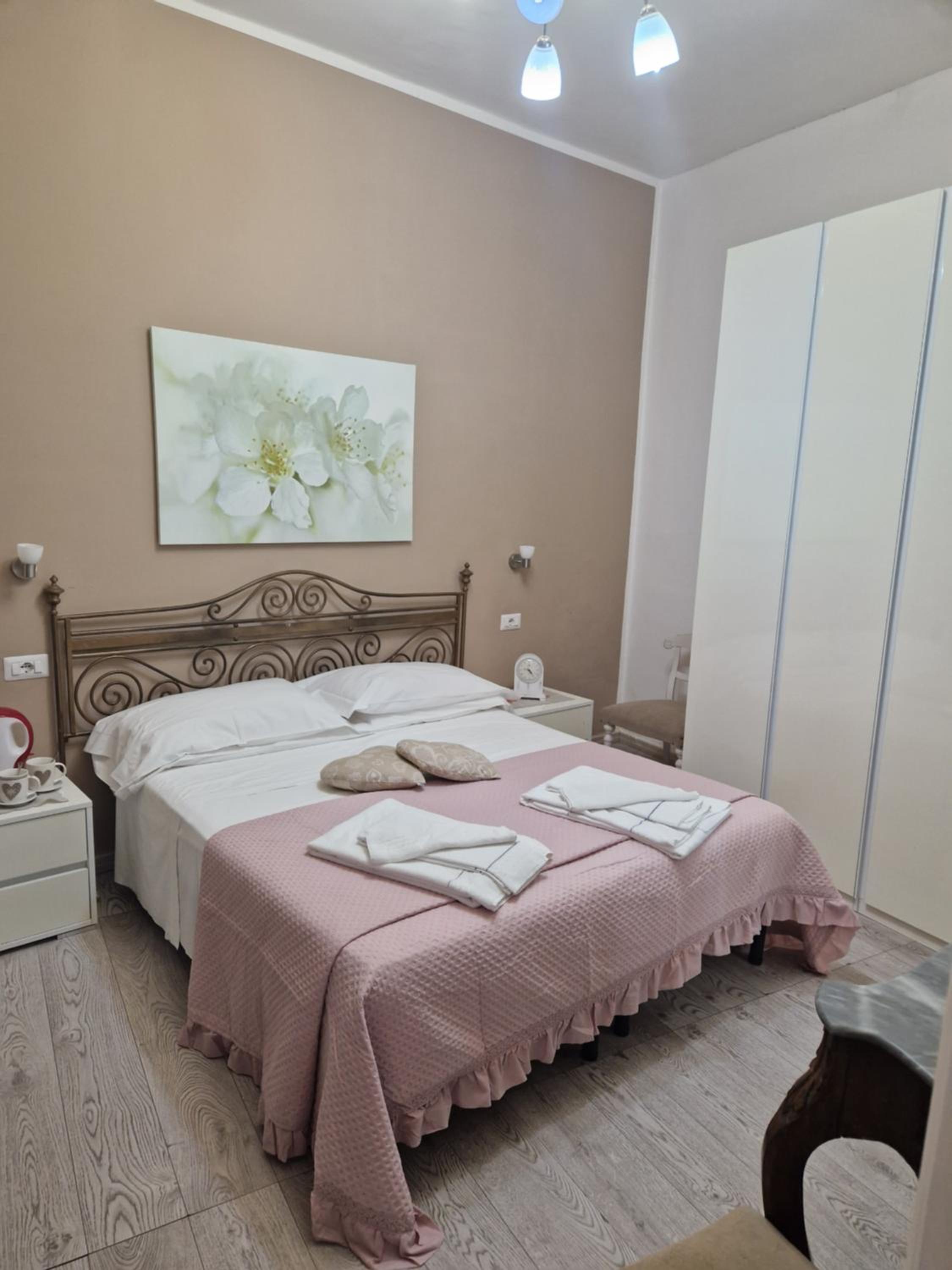 Deluxe Room - Photo 27