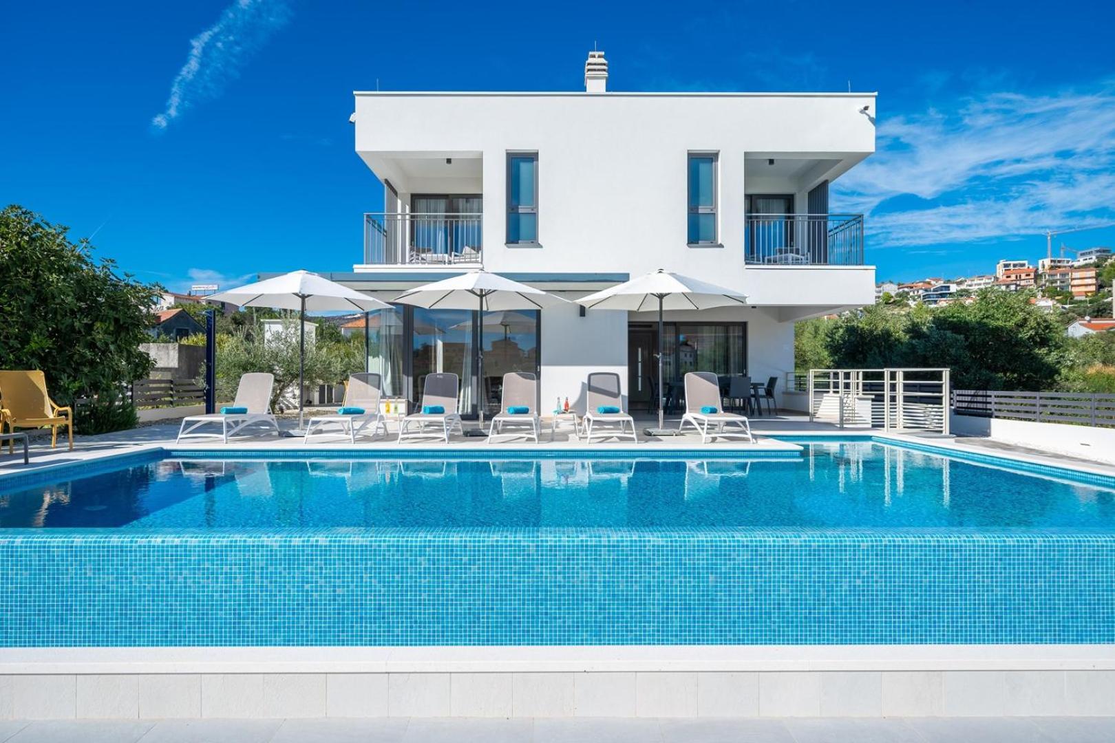 Villa with Private Pool photo 3