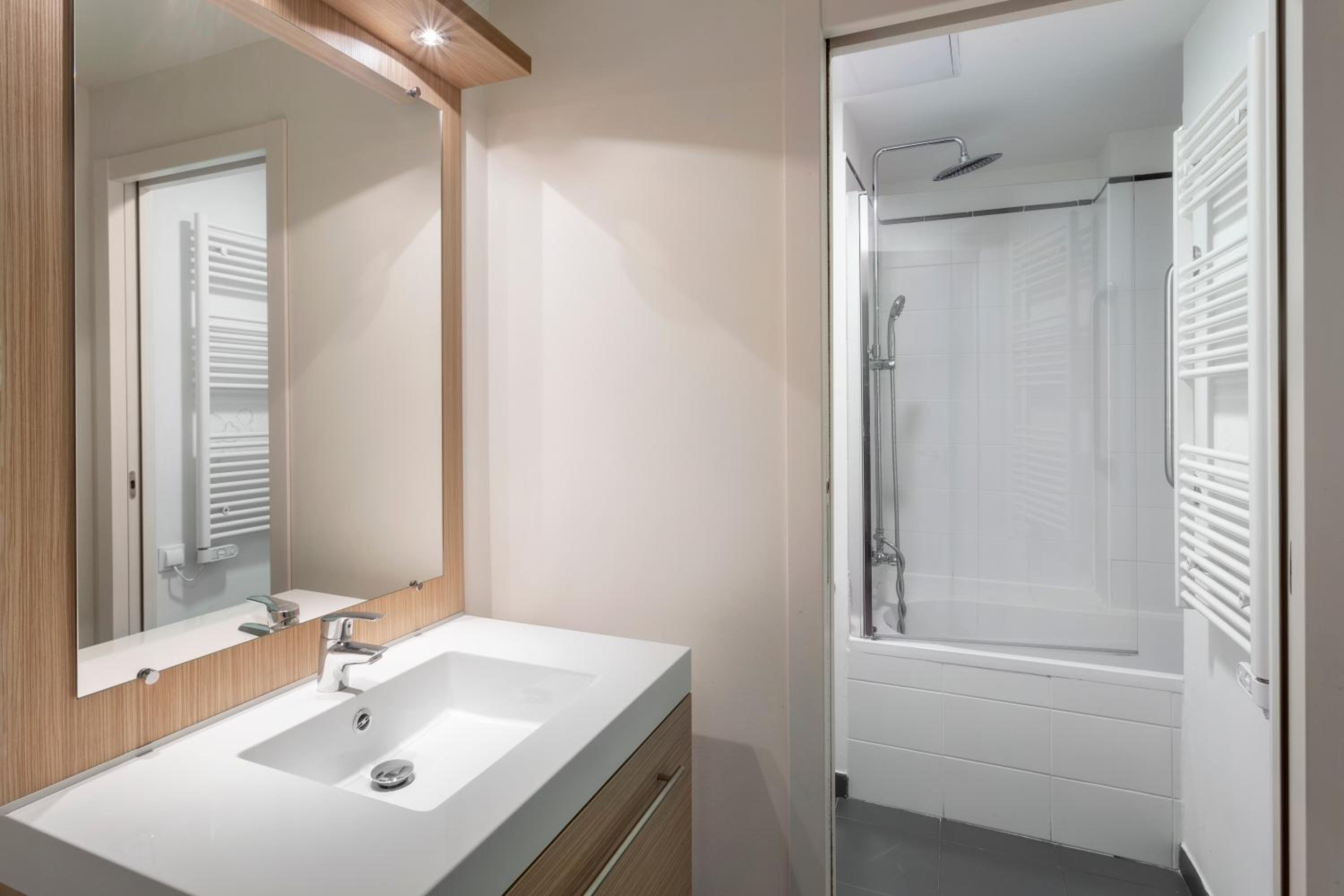 Deluxe Double or Twin Room photo 3