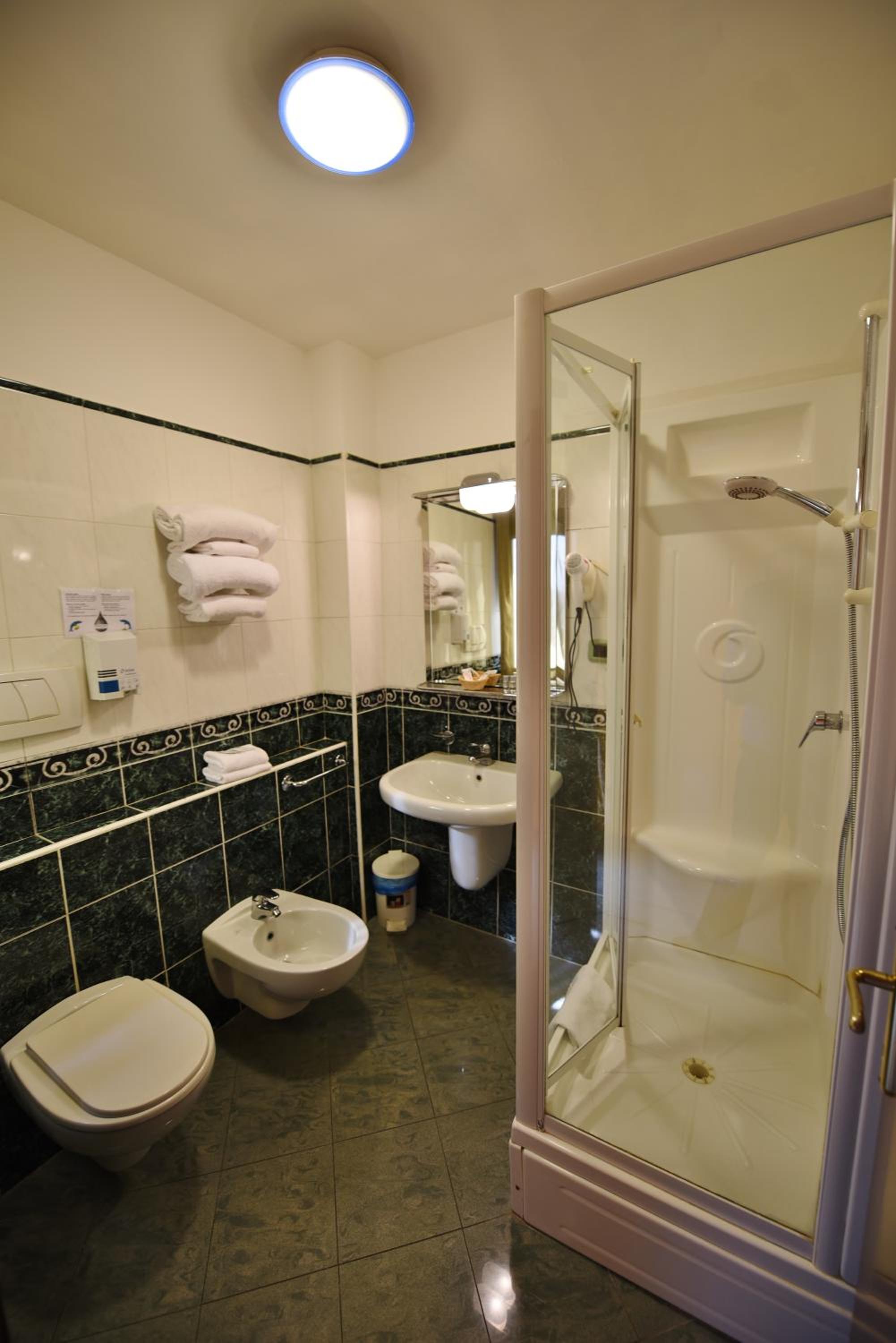 Double Room / Twin Room - Photo 8