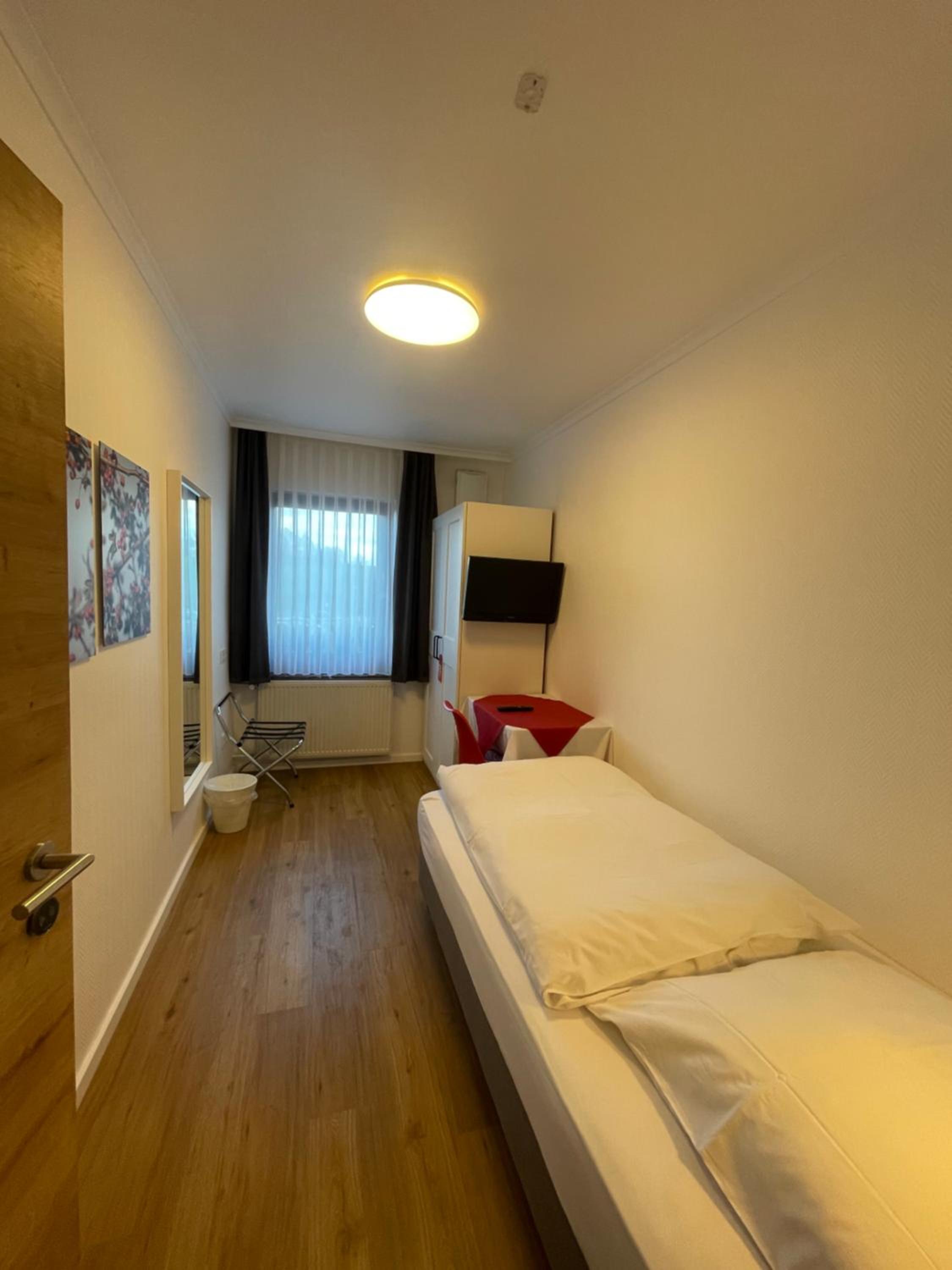 Single Room with Private External Bathroom