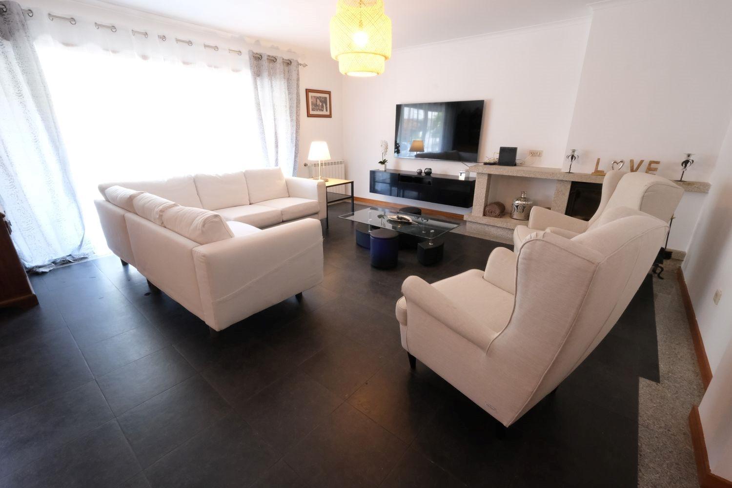 Five-Bedroom Villa photo 1
