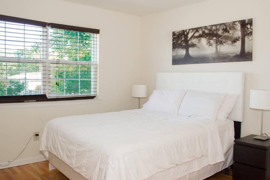 Three-Bedroom Apartment with Balcony photo 1