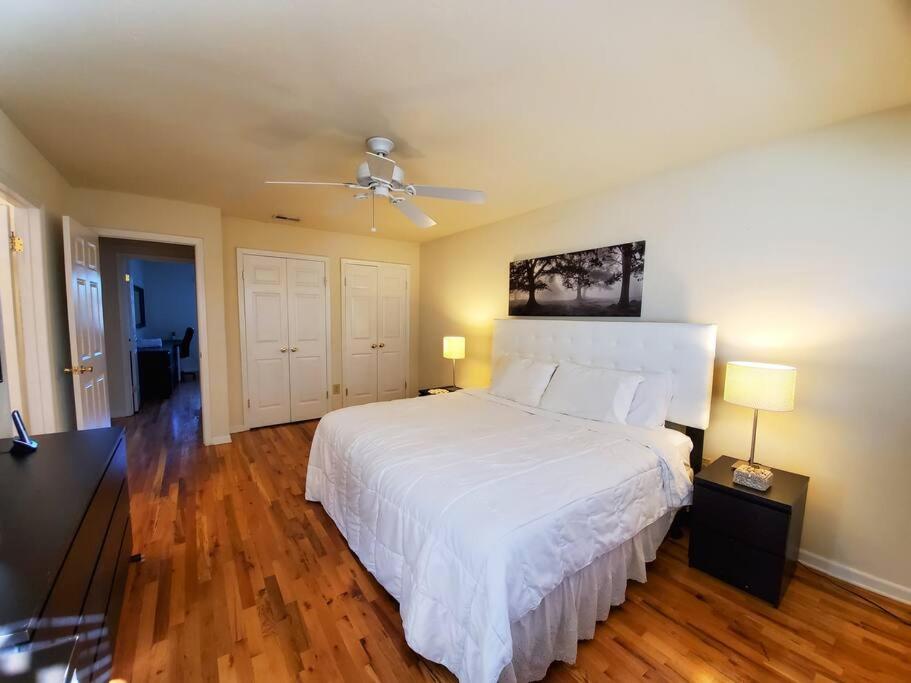 Three-Bedroom Apartment with Balcony photo 2