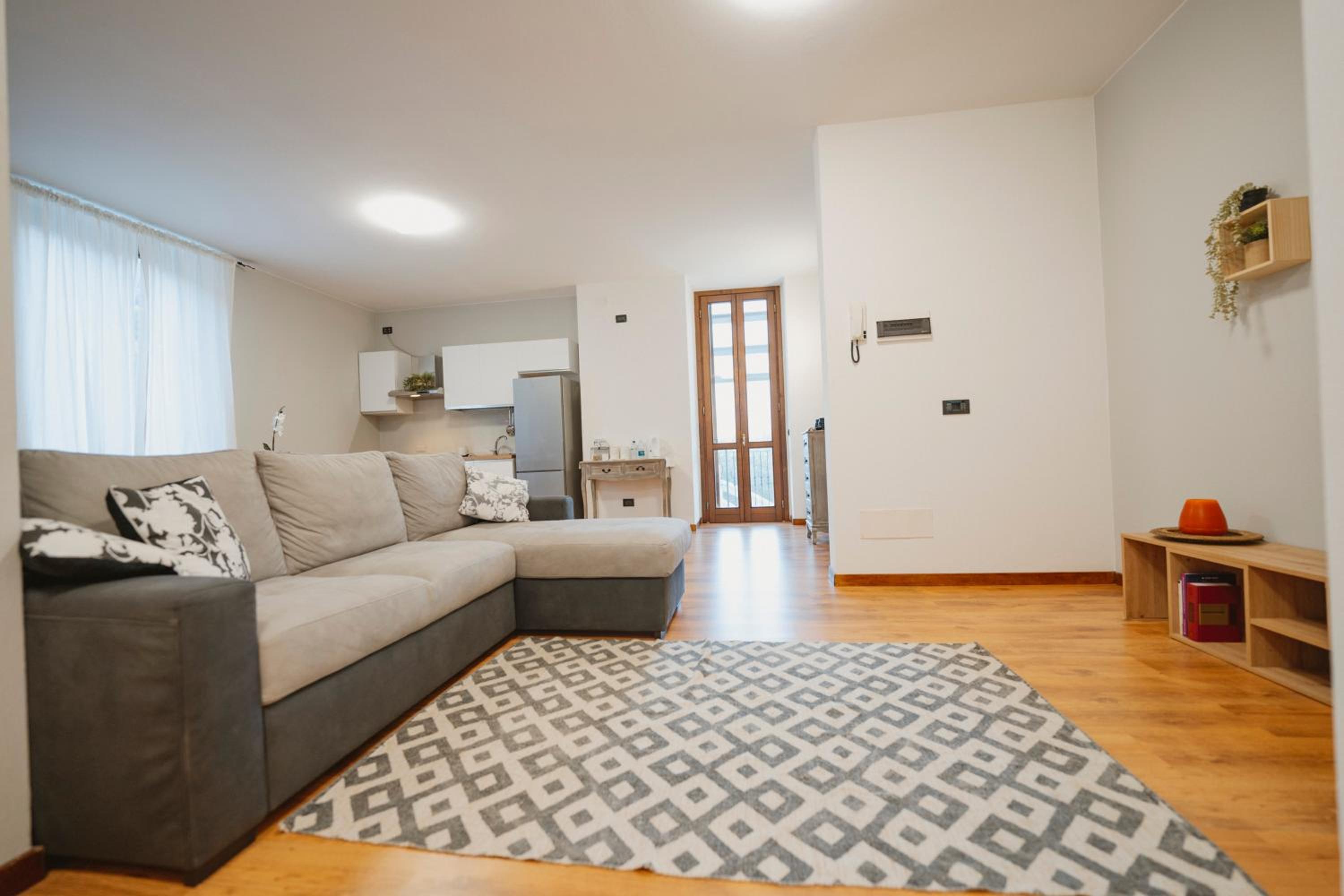 One-Bedroom Apartment photo 1
