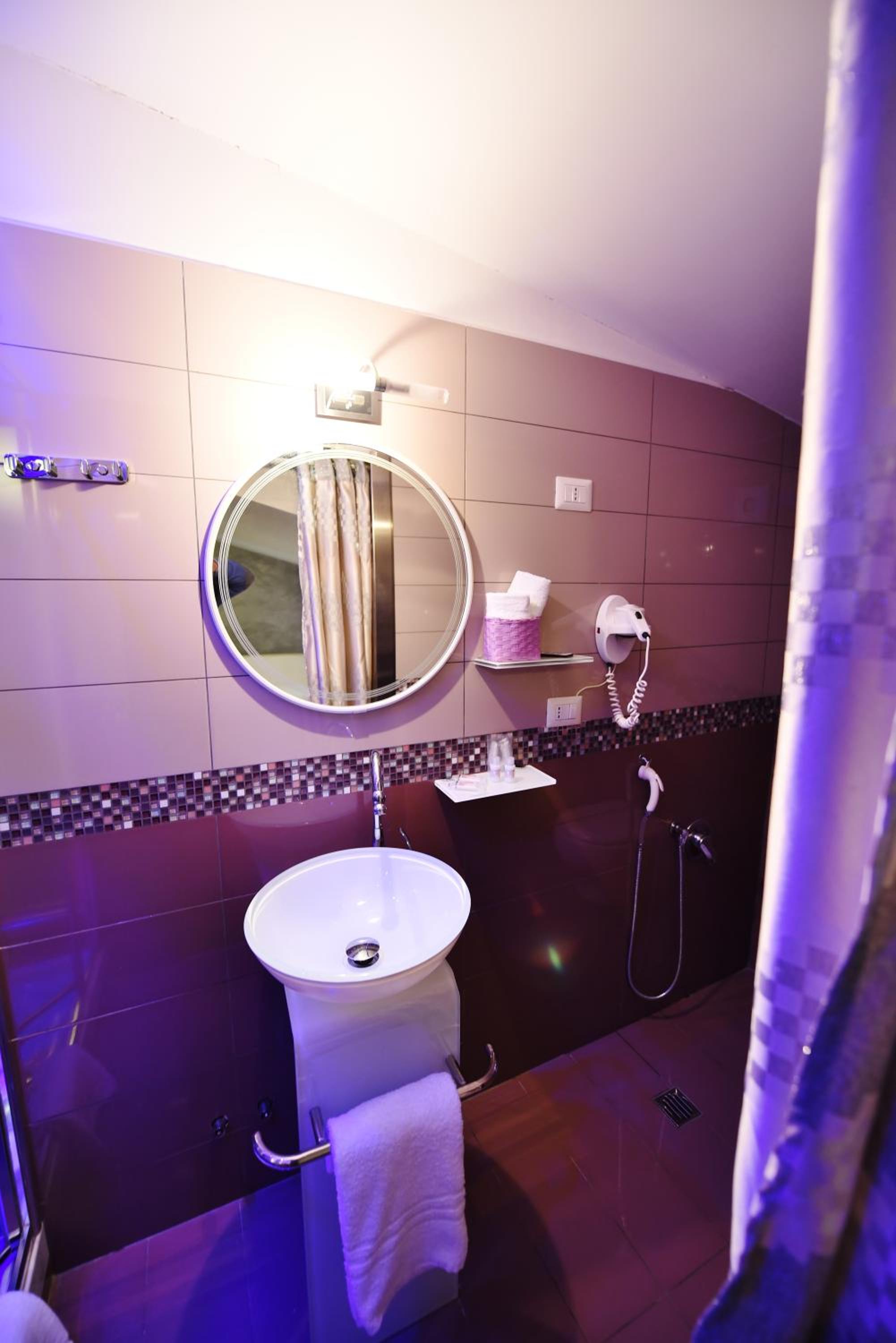 Superior Double Room - Photo 8
