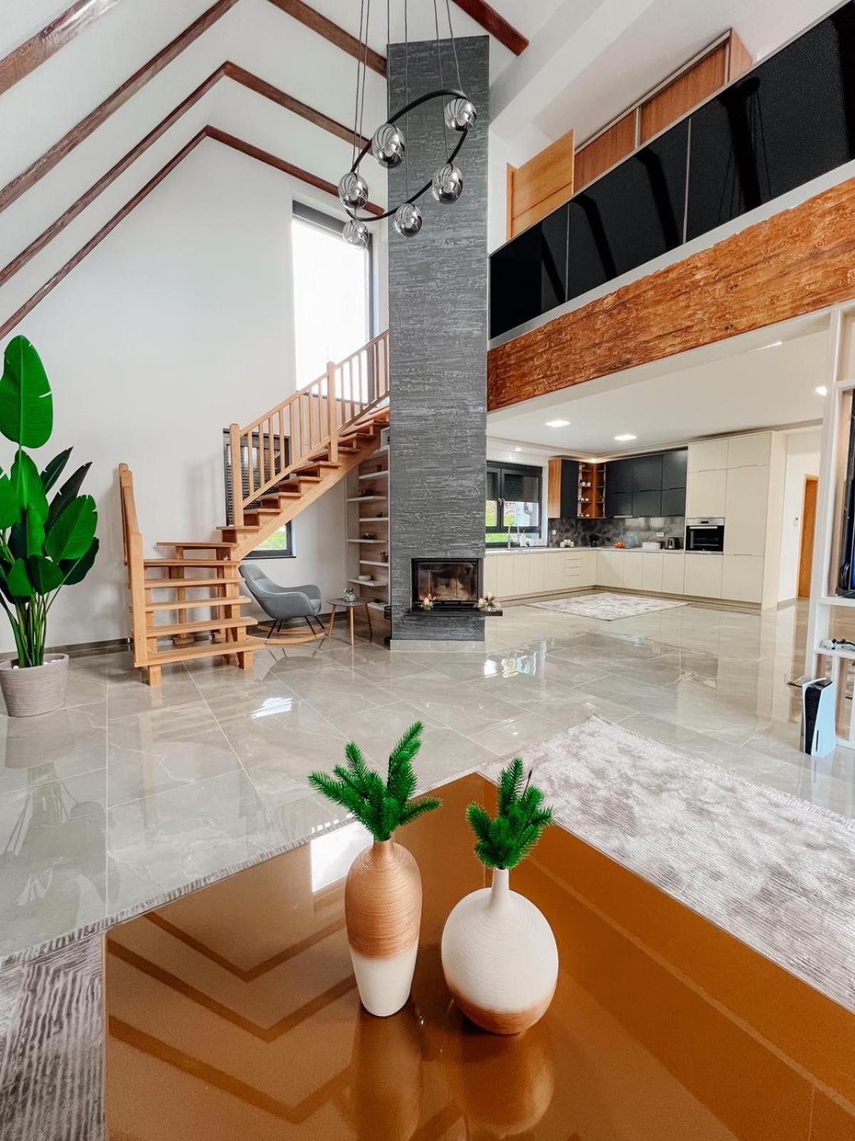 Three-Bedroom Villa photo 2