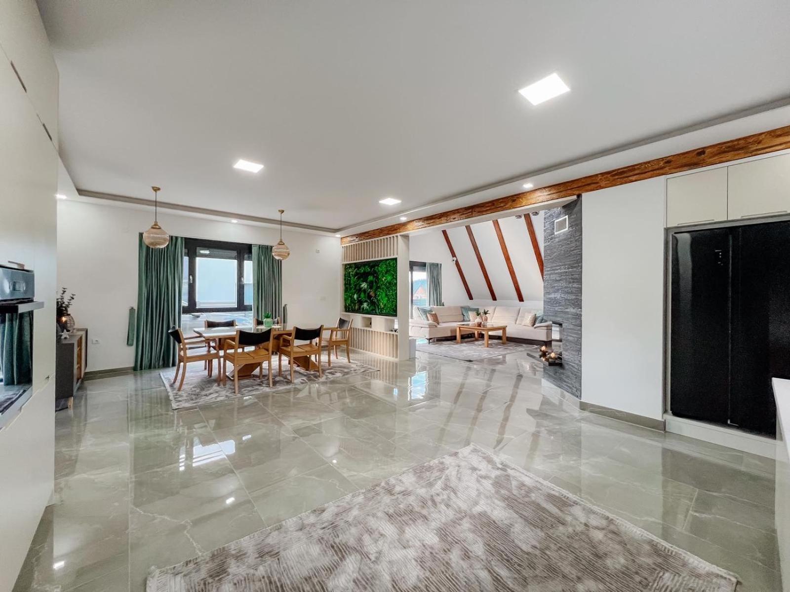 Three-Bedroom Villa photo 3