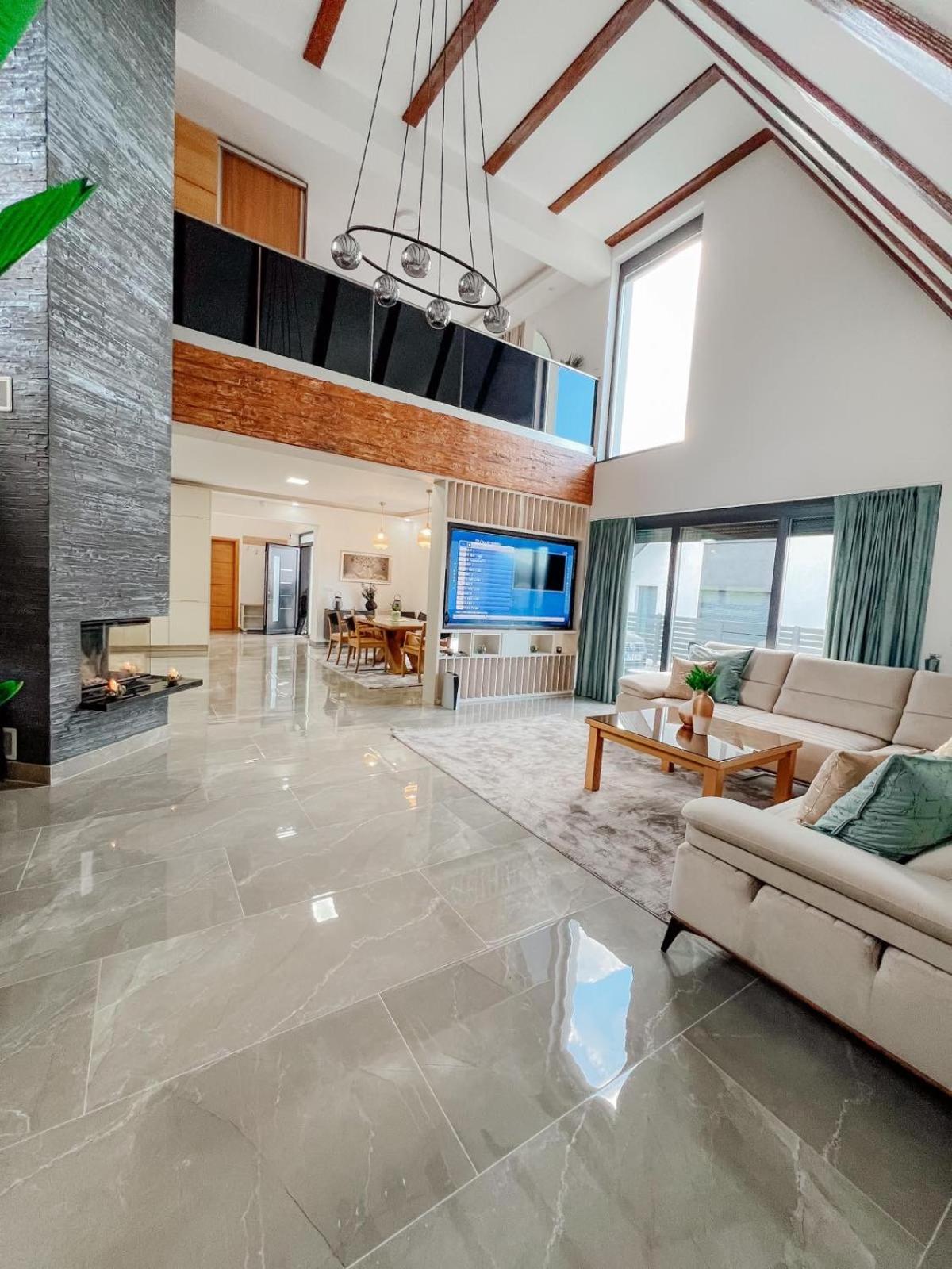 Three-Bedroom Villa photo 1