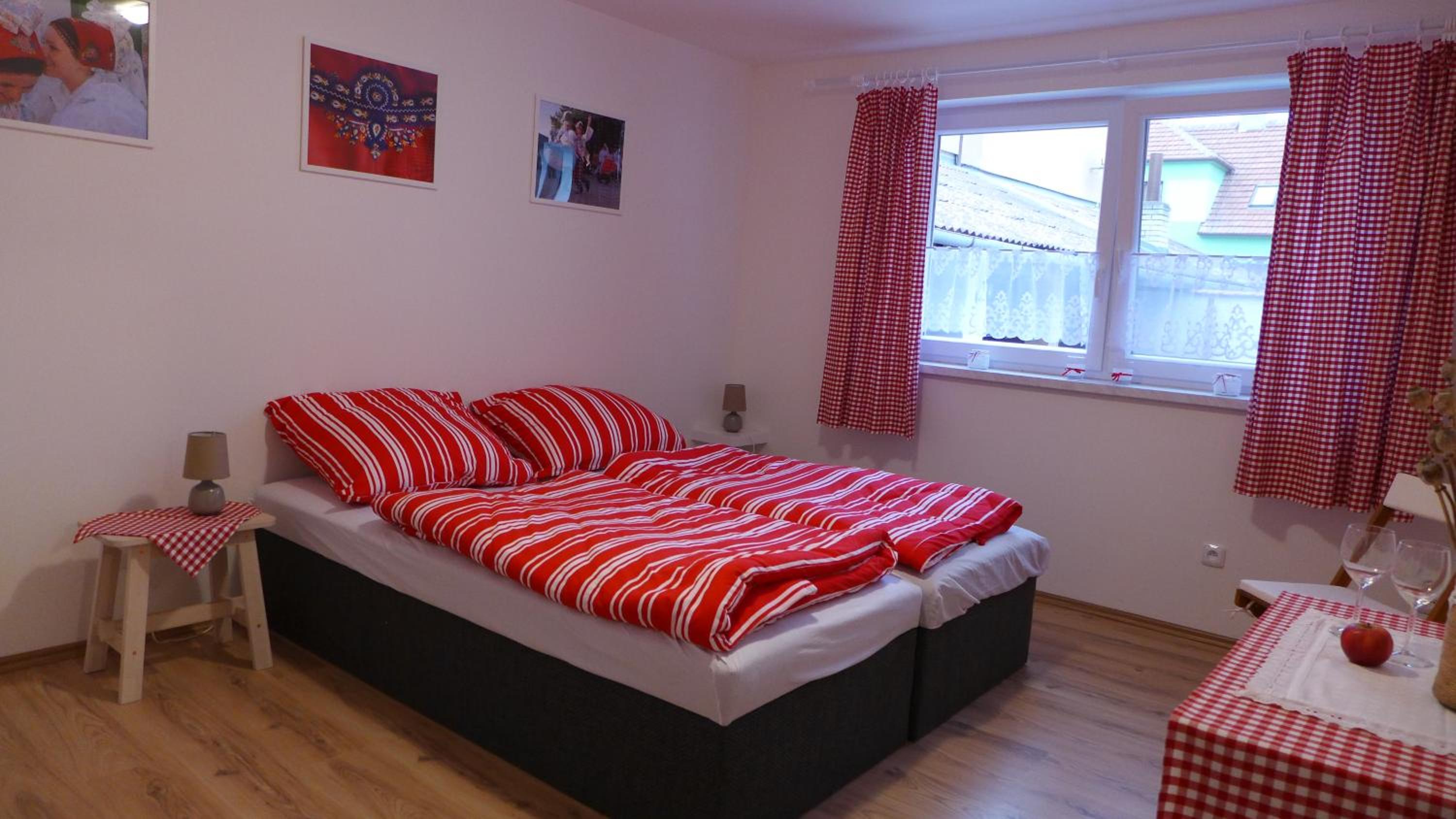 One-Bedroom Apartment photo 1