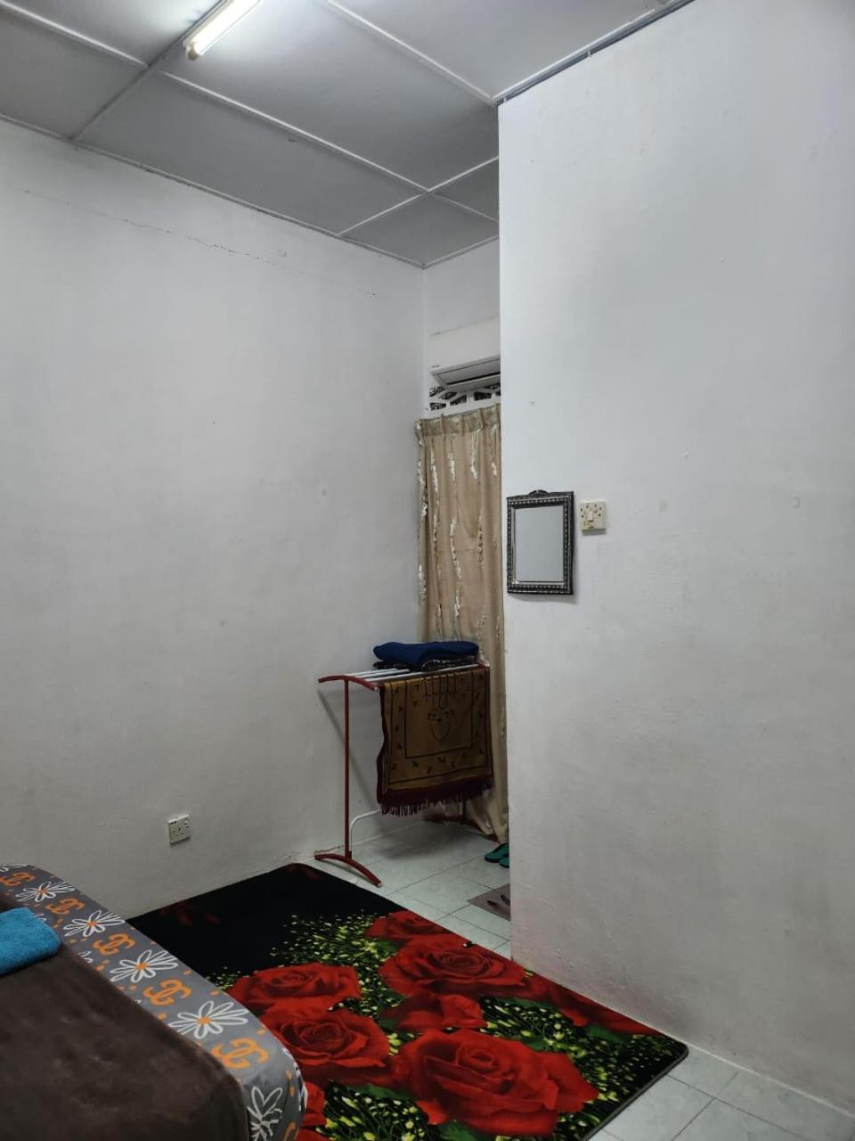 Three-Bedroom House photo 3