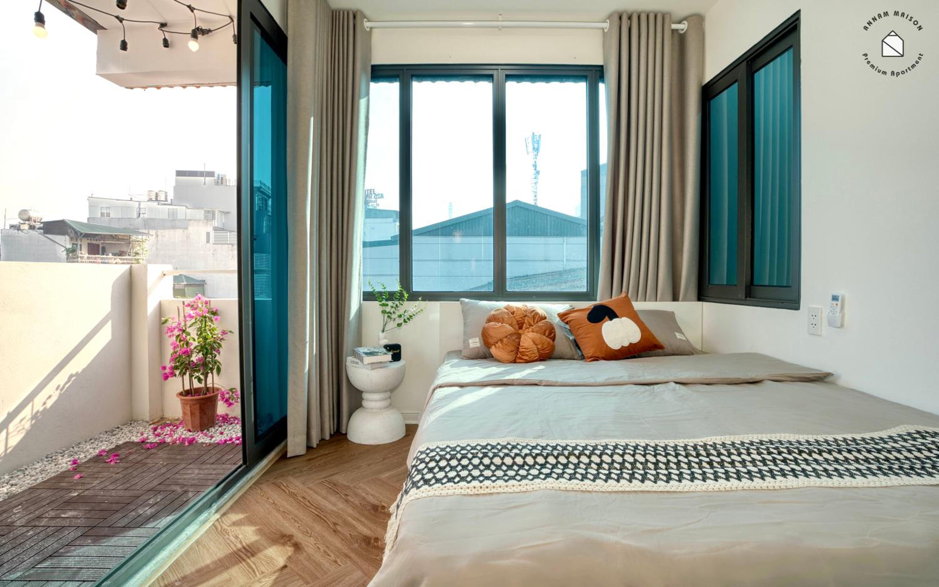 Apartment with Balcony