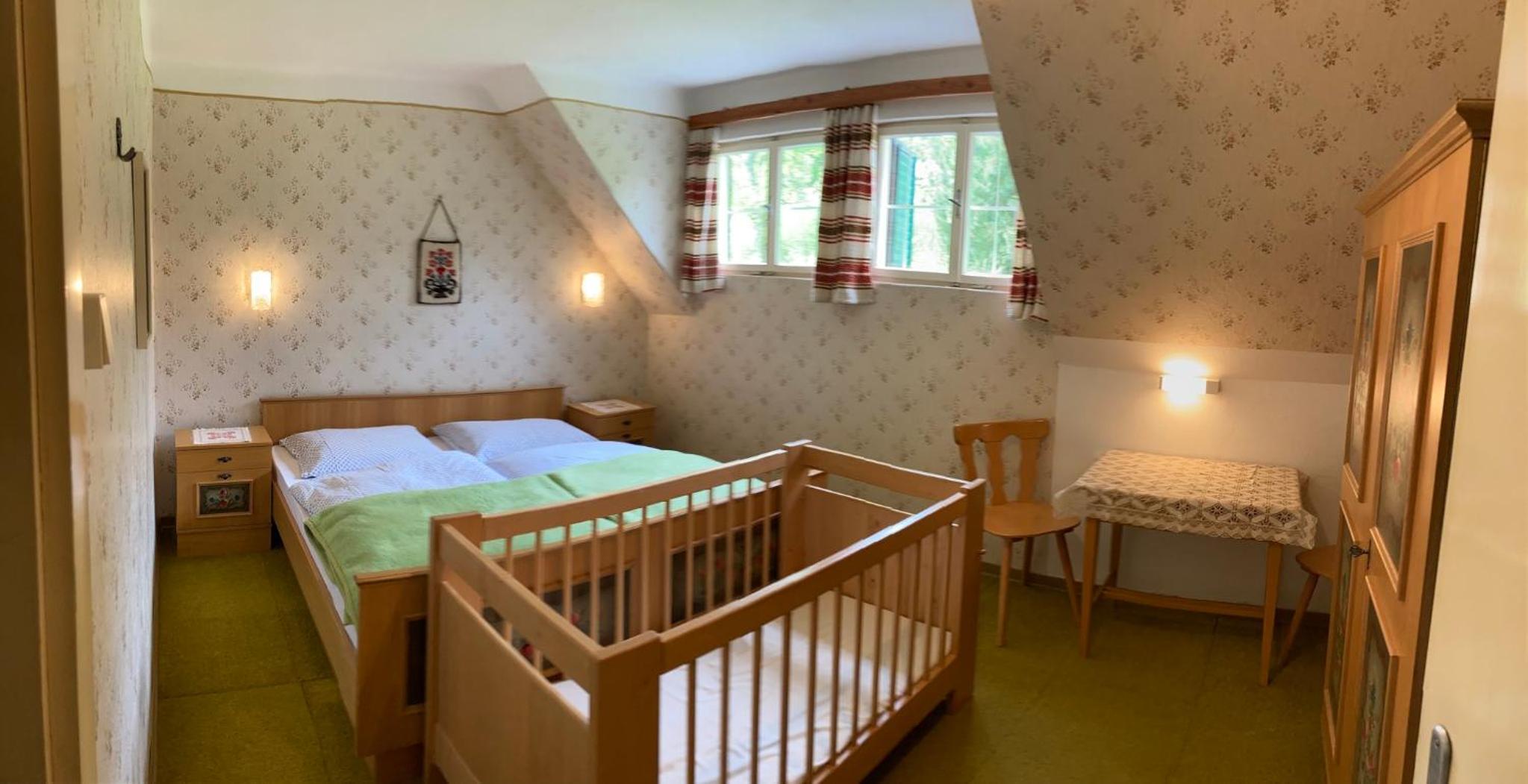 Five-Bedroom House photo 1