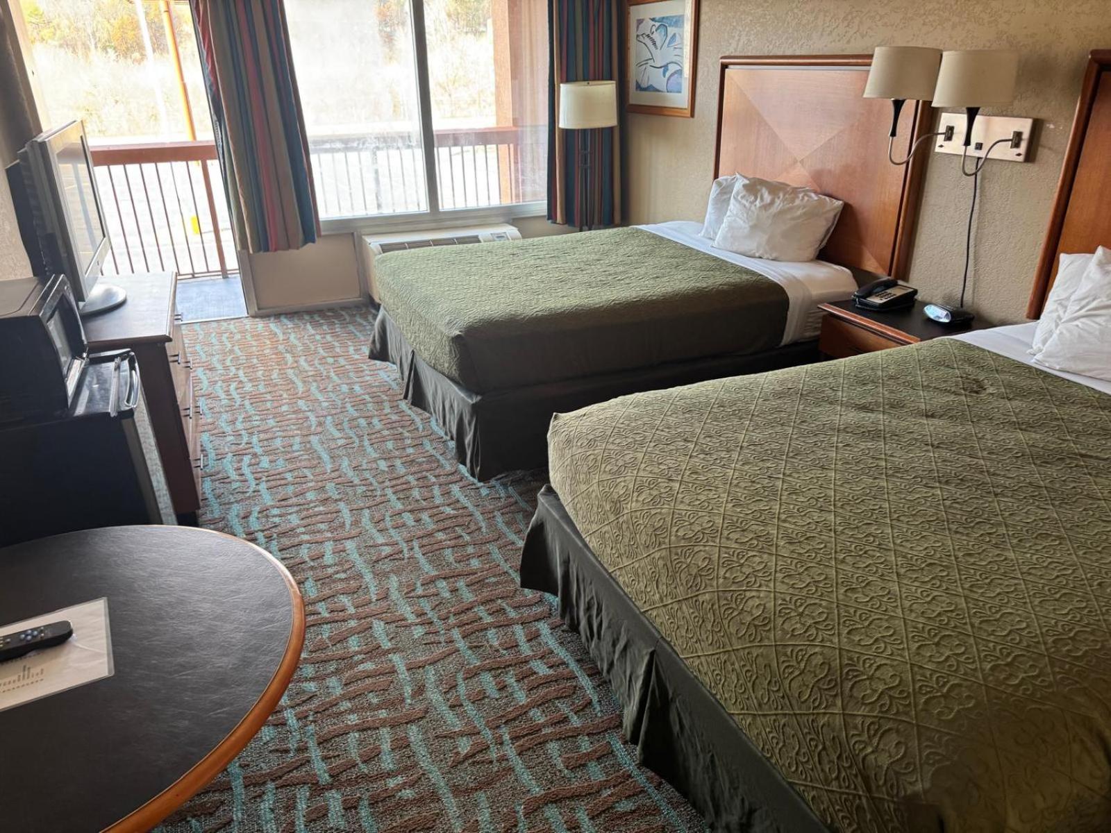 2 Queen Bed - Photo 1