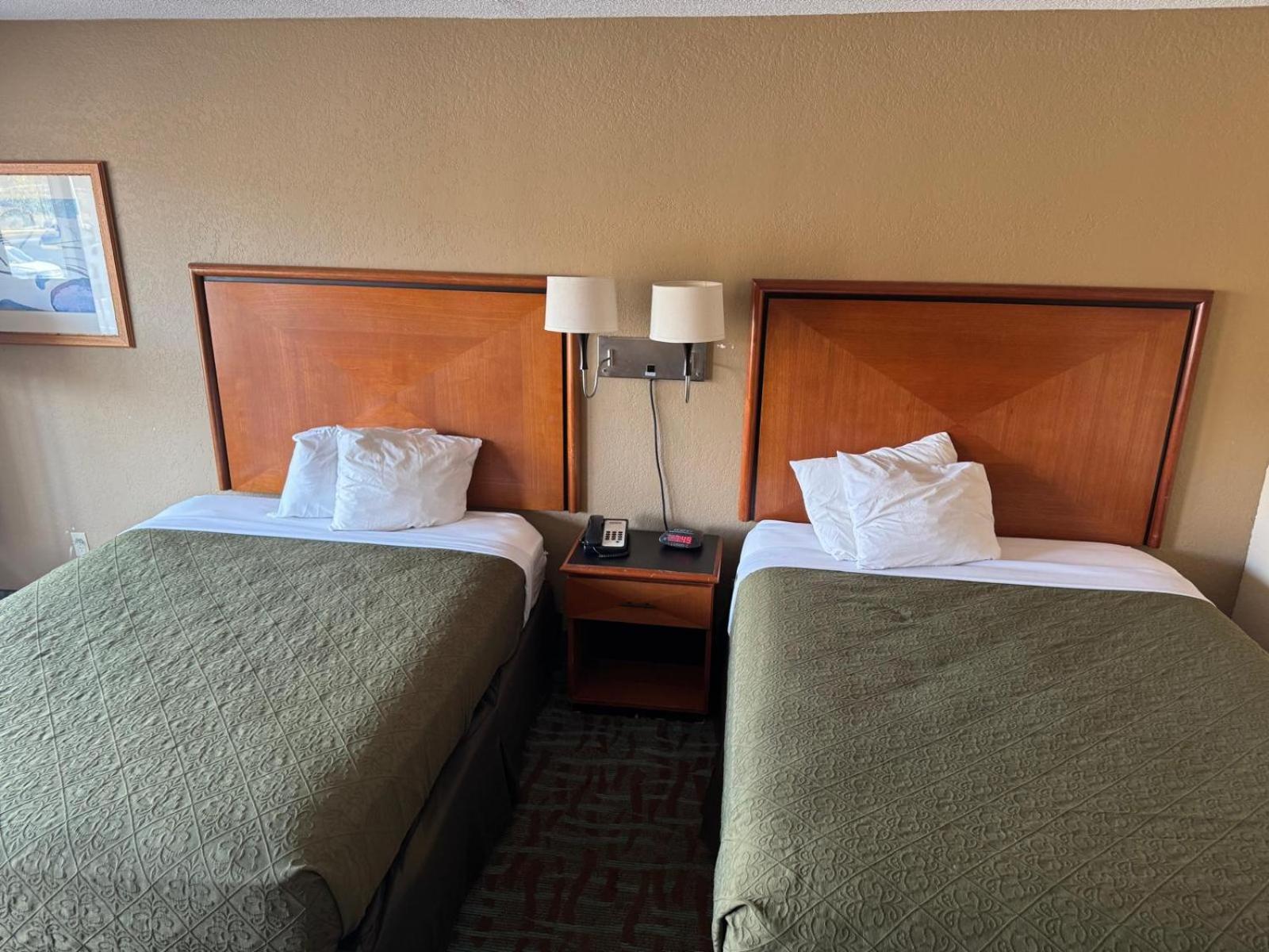2 Queen Bed - Photo 2
