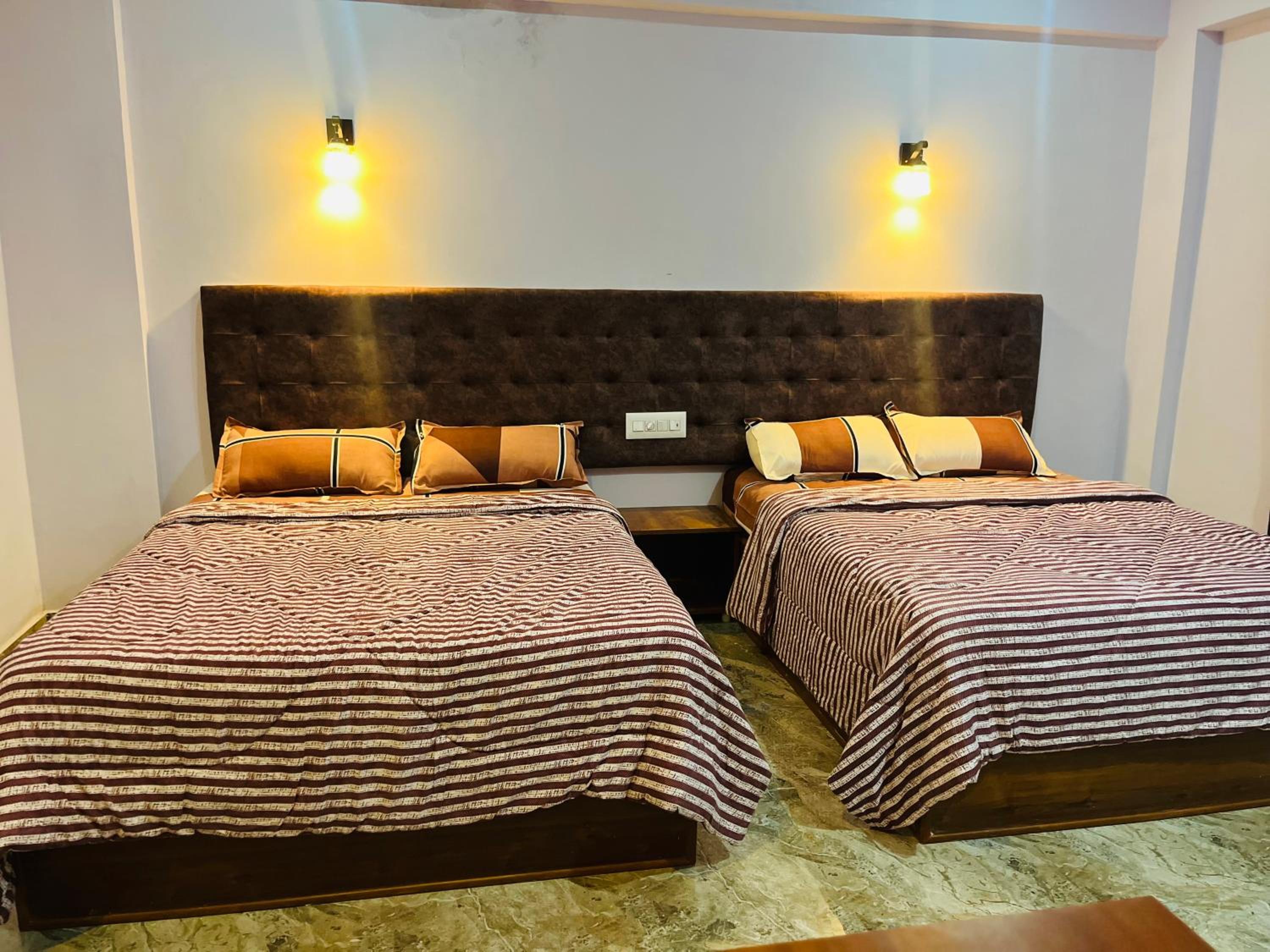 Deluxe Double Room (2 Adults + 1 Child) photo 1